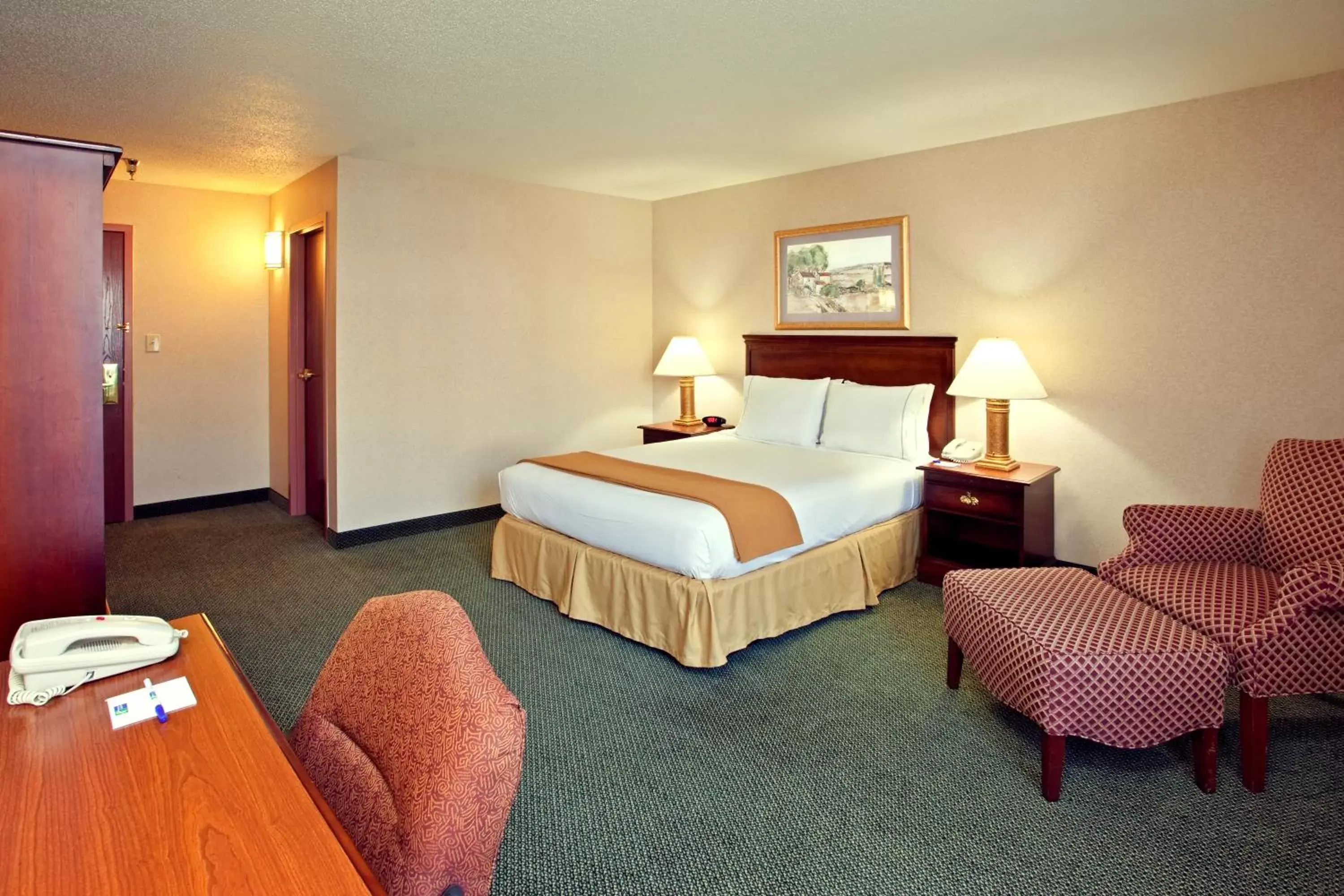 Photo of the whole room, Bed in Holiday Inn Express and Suites Pittsburgh West Mifflin by IHG Photo of the whole room, Bed in Holiday Inn Express and Suites Pittsburgh West Mifflin by IHG