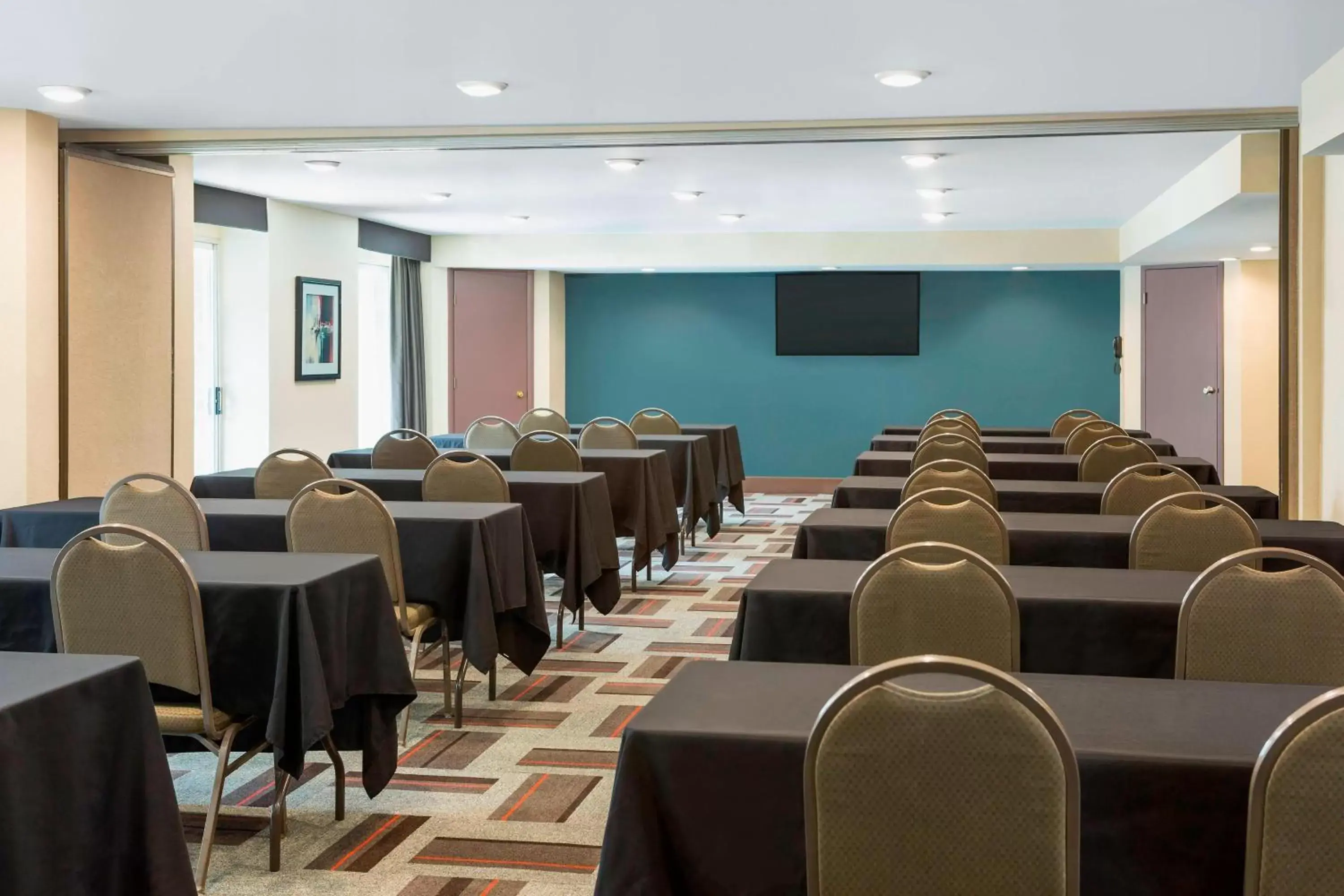 Meeting/conference room in Four Points by Sheraton Buffalo Grove