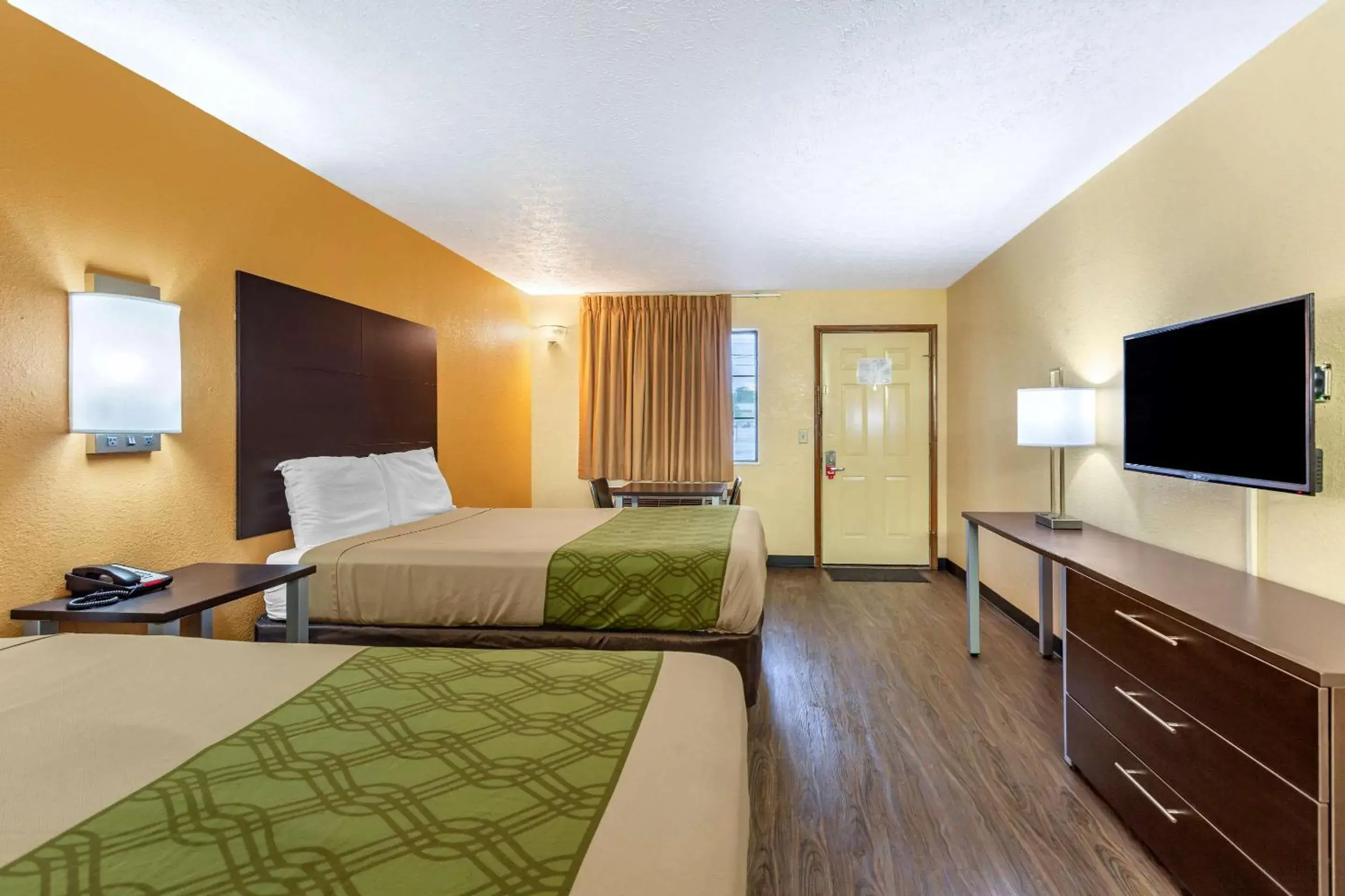 Photo of the whole room, Room Photo in Econo Lodge Nashville North - Opryland