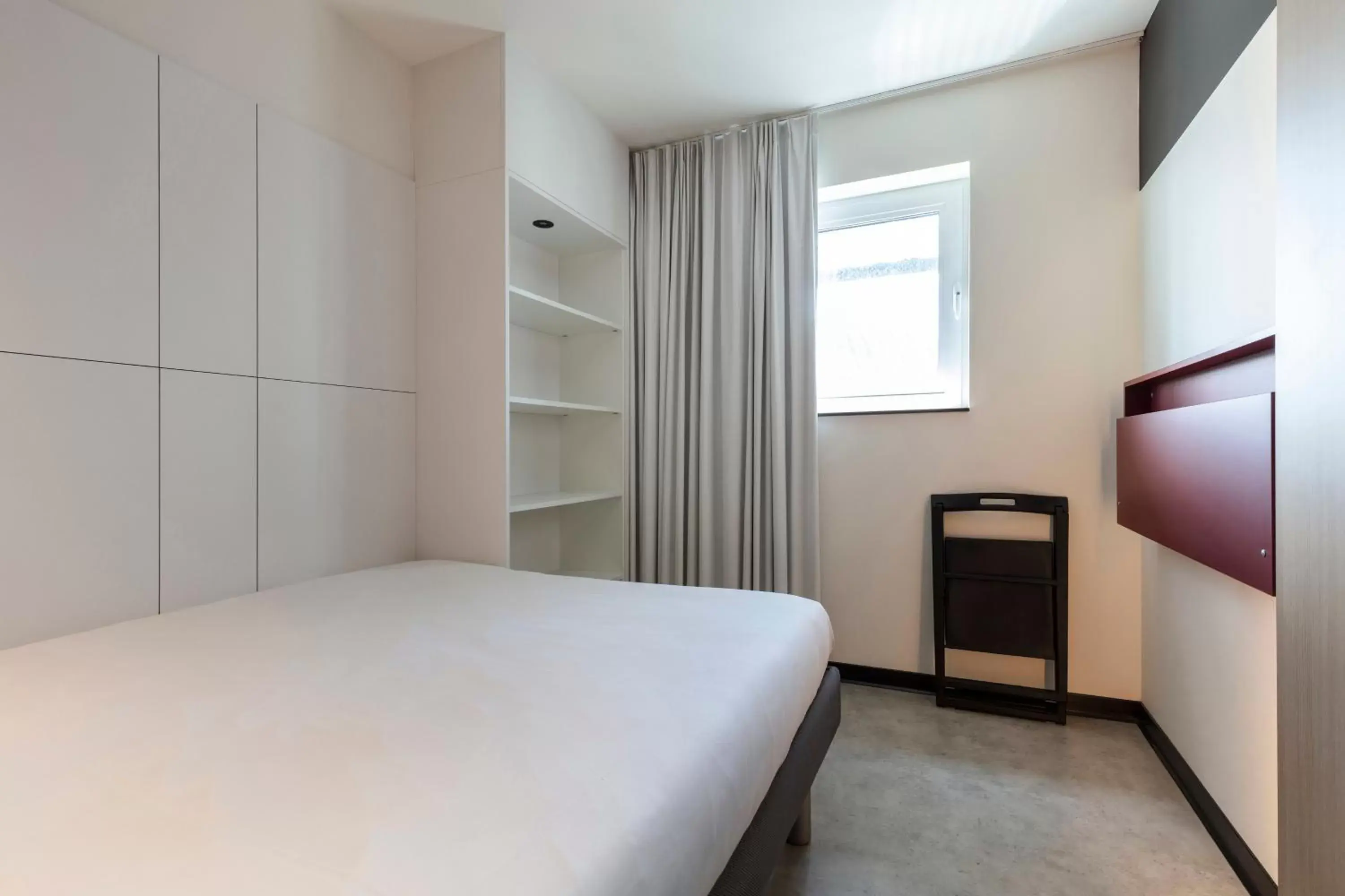 Photo of the whole room, Bed in ibis budget Blankenberge Photo of the whole room, Bed in ibis budget Blankenberge