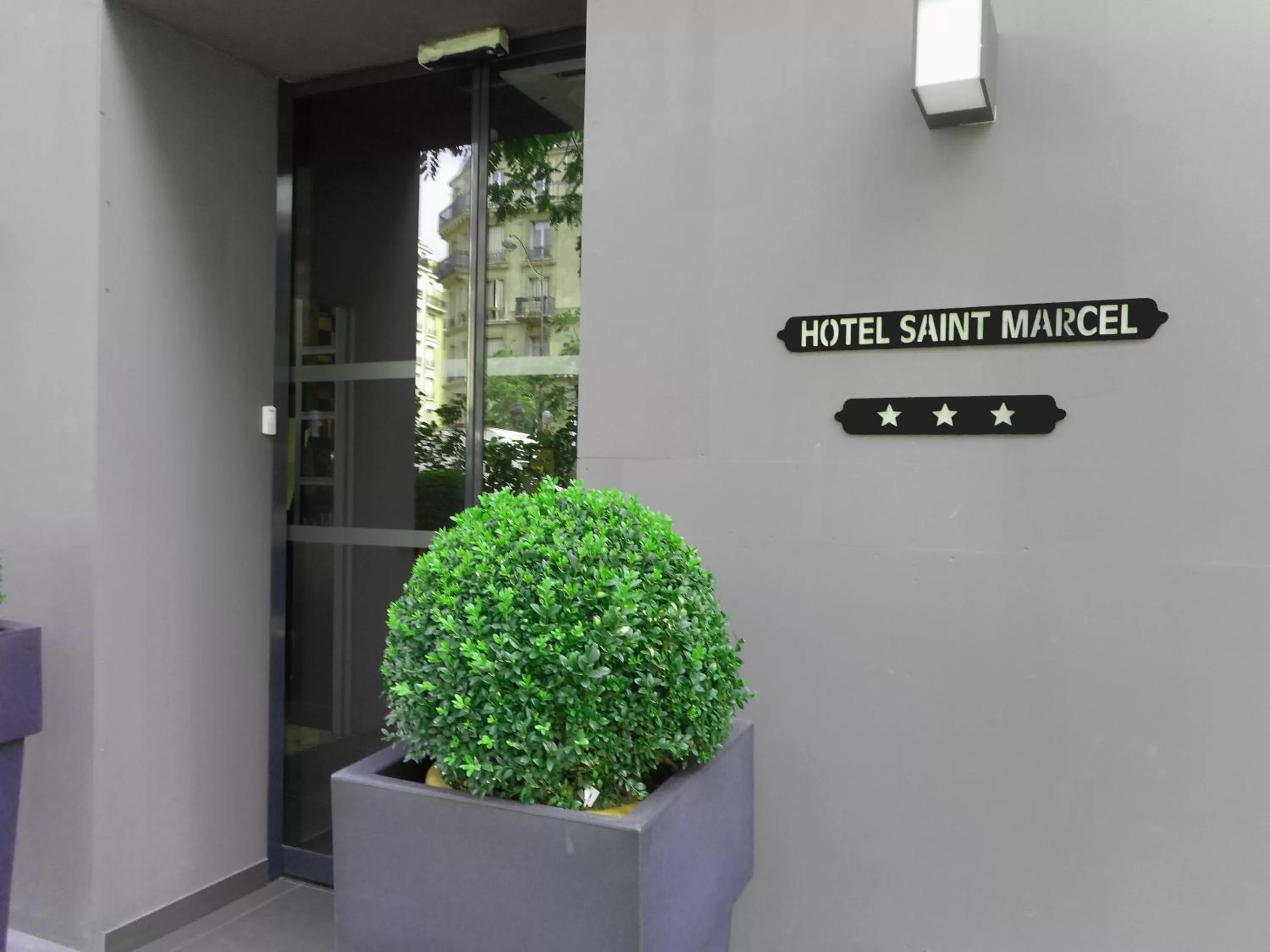 Facade/entrance in Korner Saint Marcel