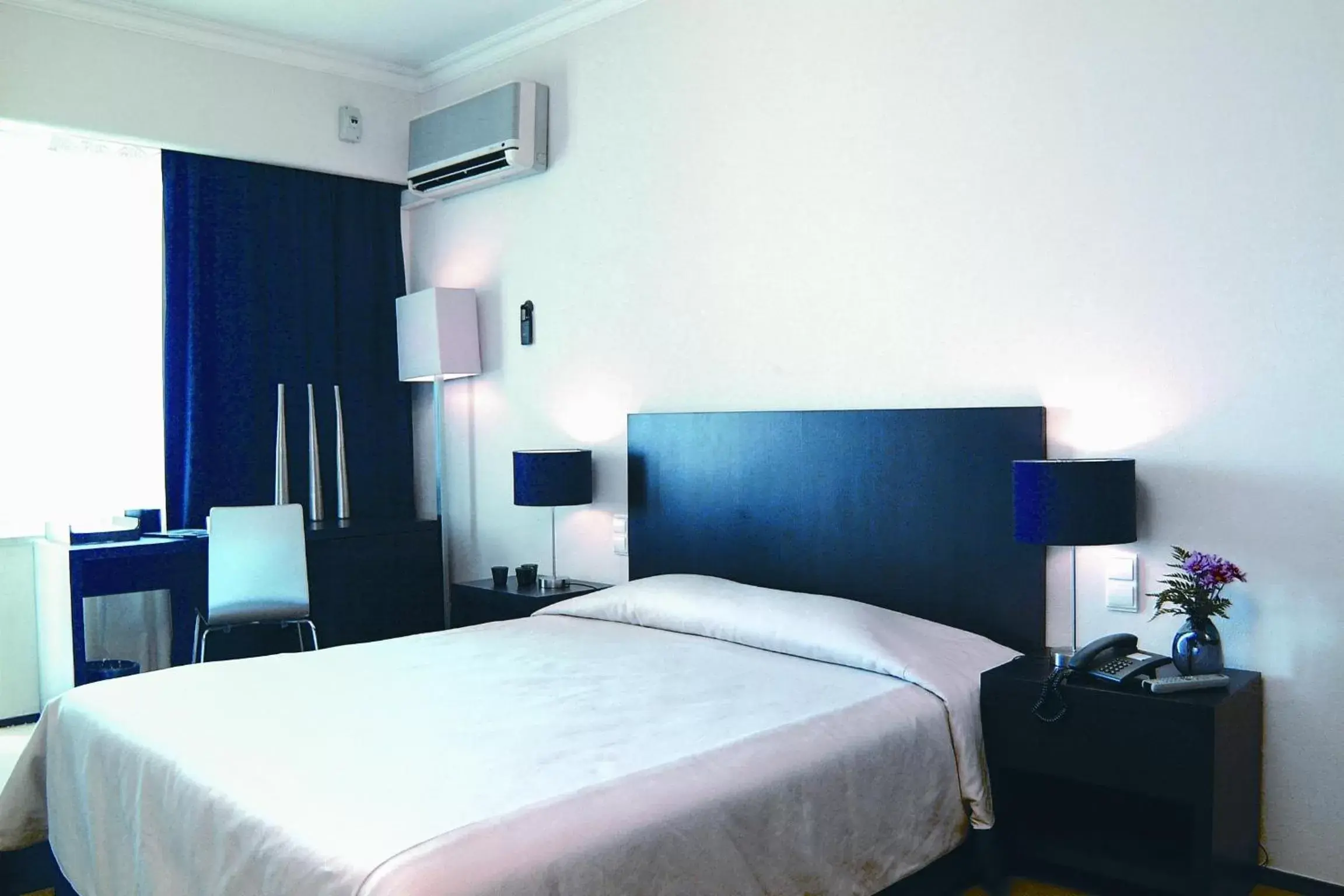 Bed in Carcavelos Beach Hotel Bed in Carcavelos Beach Hotel