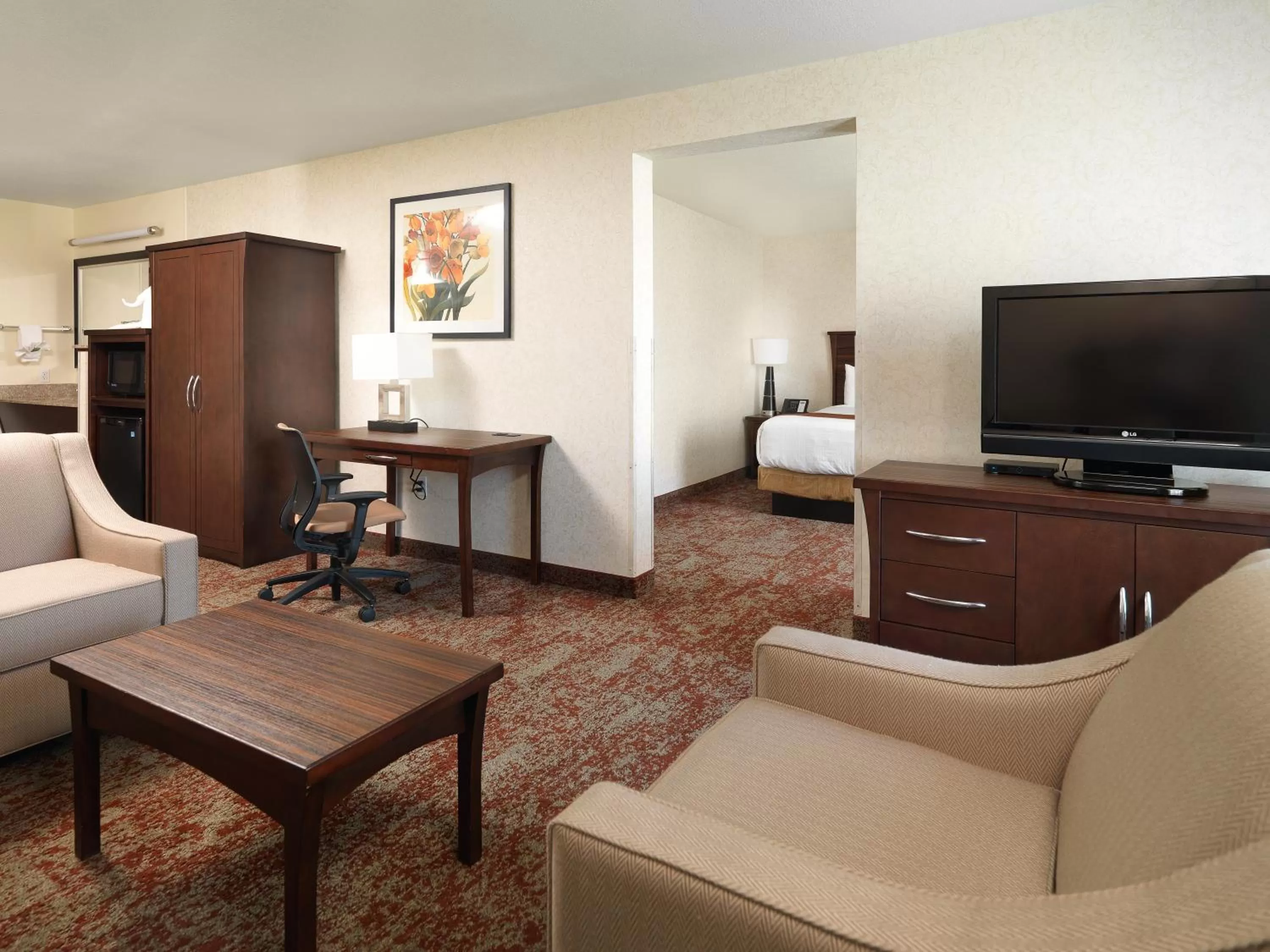 Communal lounge/ TV room in Crystal Inn Hotel & Suites - Salt Lake City