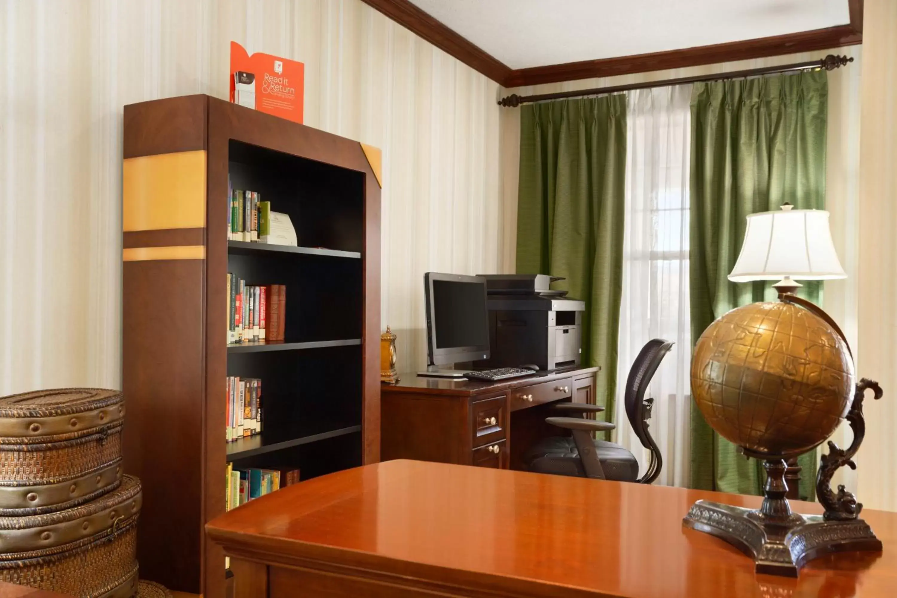 Library, TV/Entertainment Center in Country Inn & Suites by Radisson, Lexington, KY