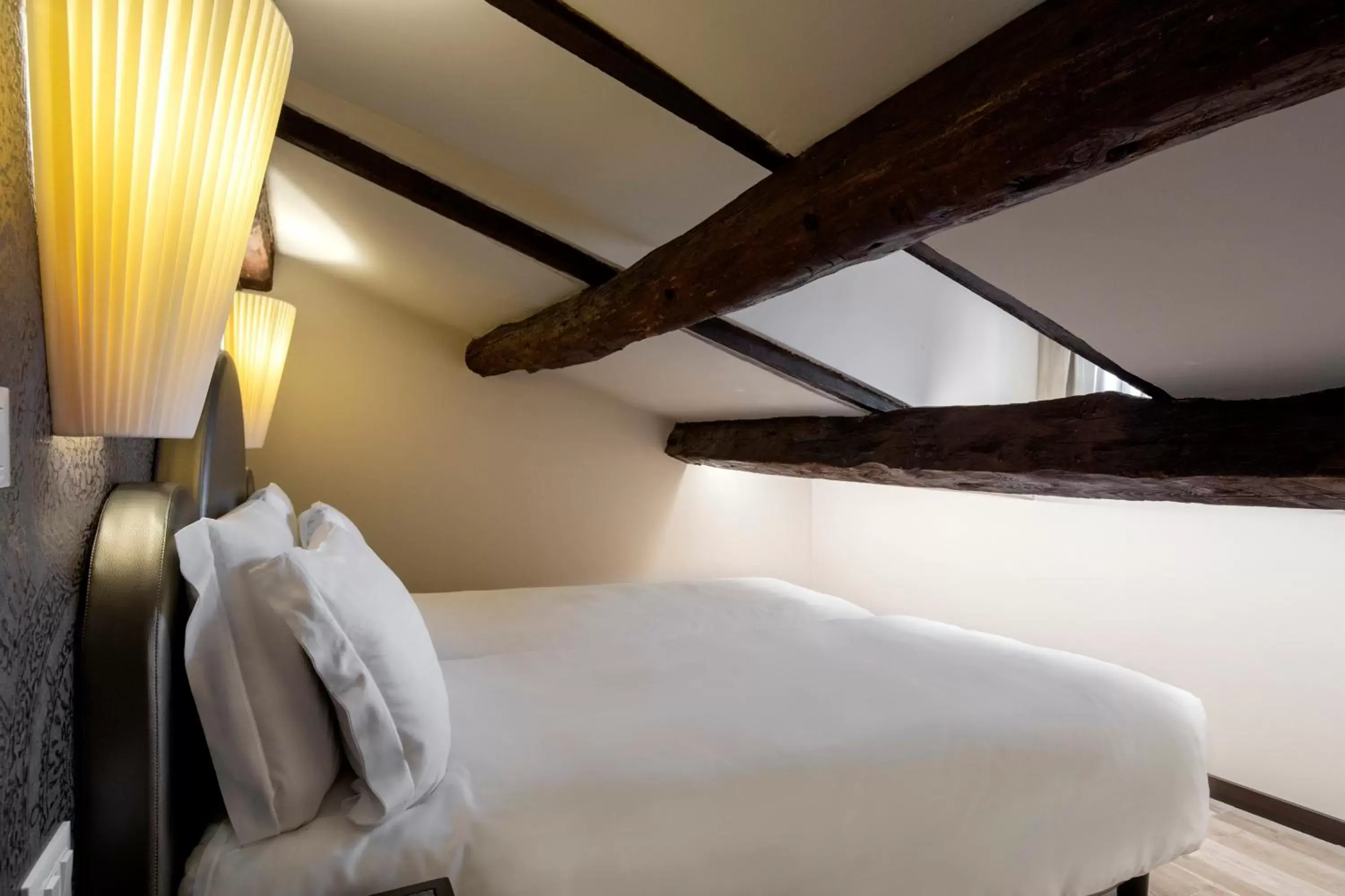 Bed in Alle Guglie Boutique Hotel