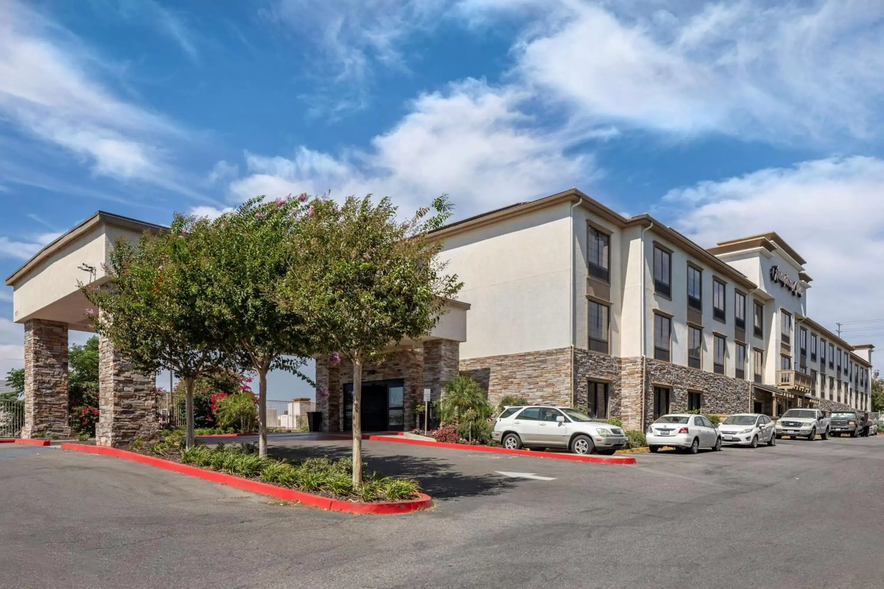 Property building in Hampton Inn Norco/Corona Property building in Hampton Inn Norco/Corona