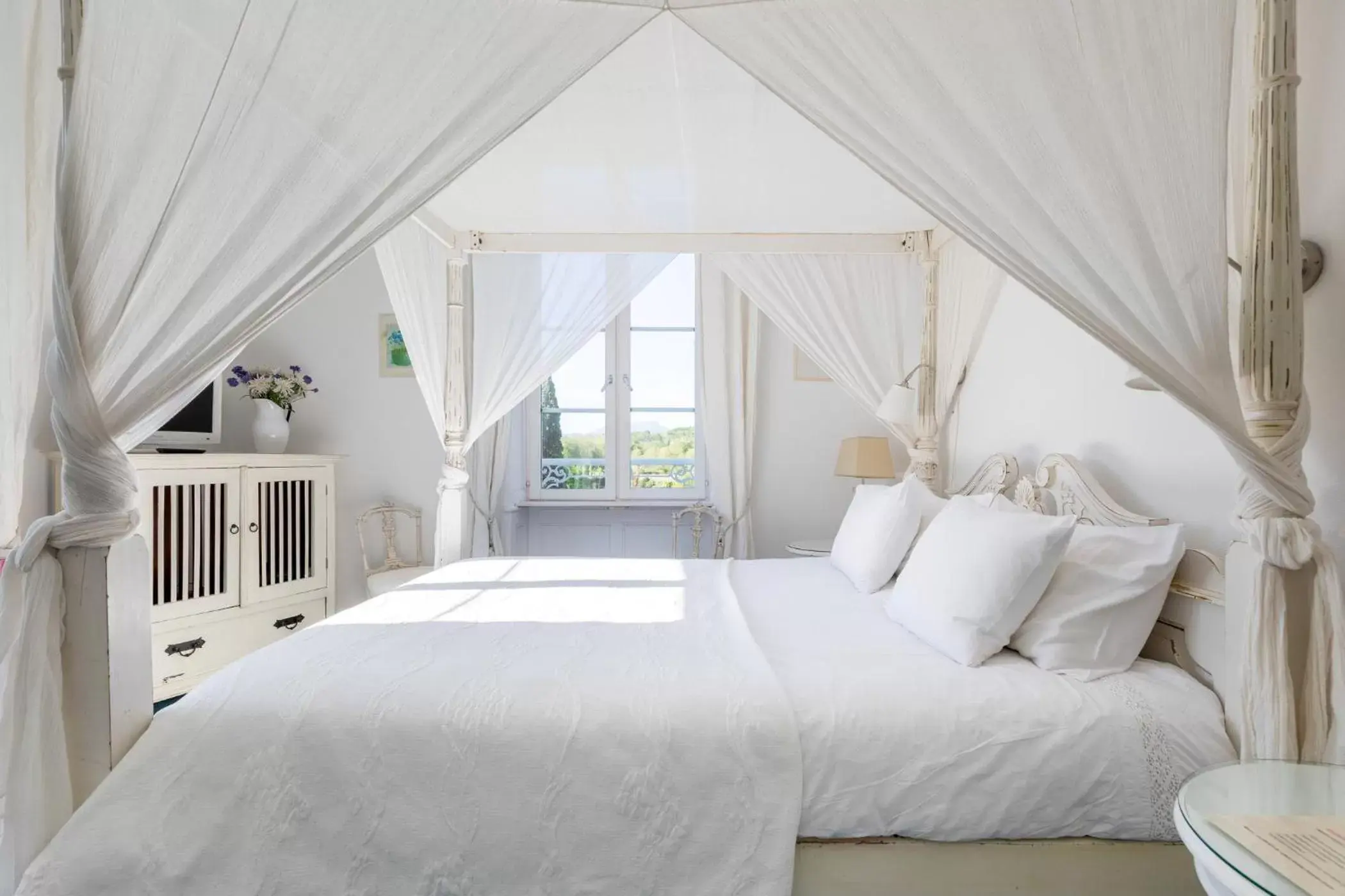 Bedroom, Bed in Domaine de Bassilour