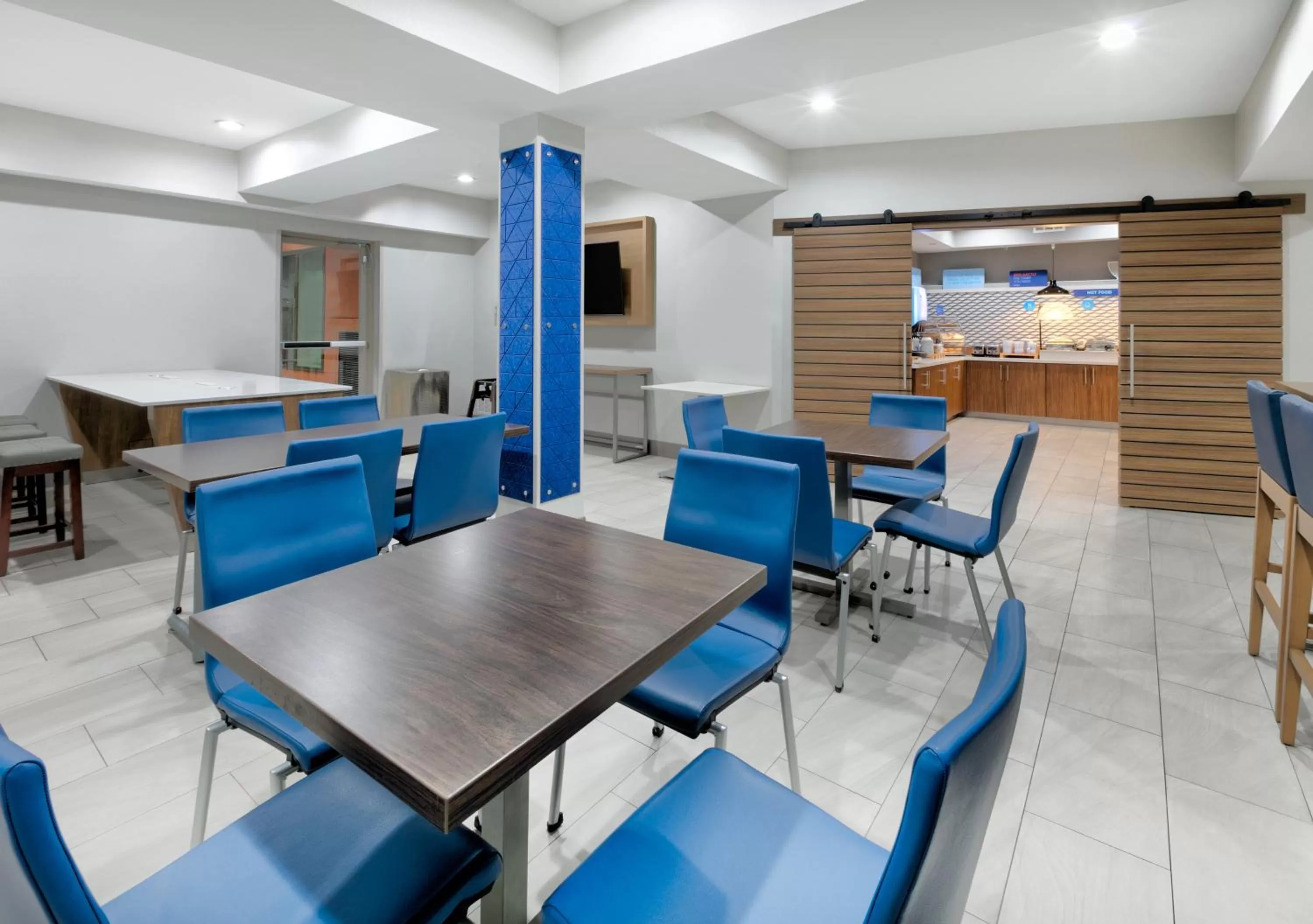 Breakfast in Holiday Inn Express & Suites DALLAS PARK CENTRAL NORTHEAST by IHG