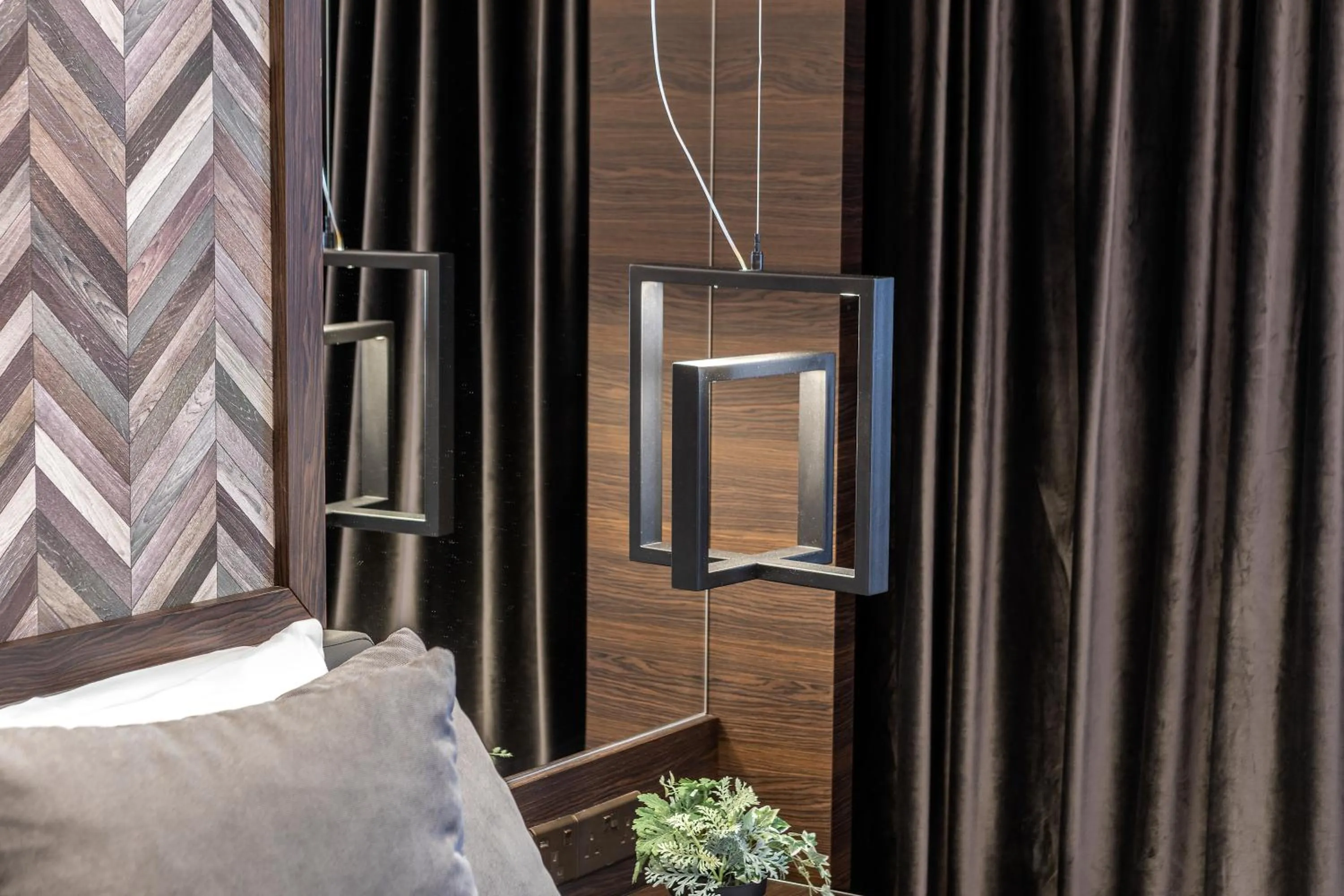 Bedroom, Bed in Almond Business Hotel