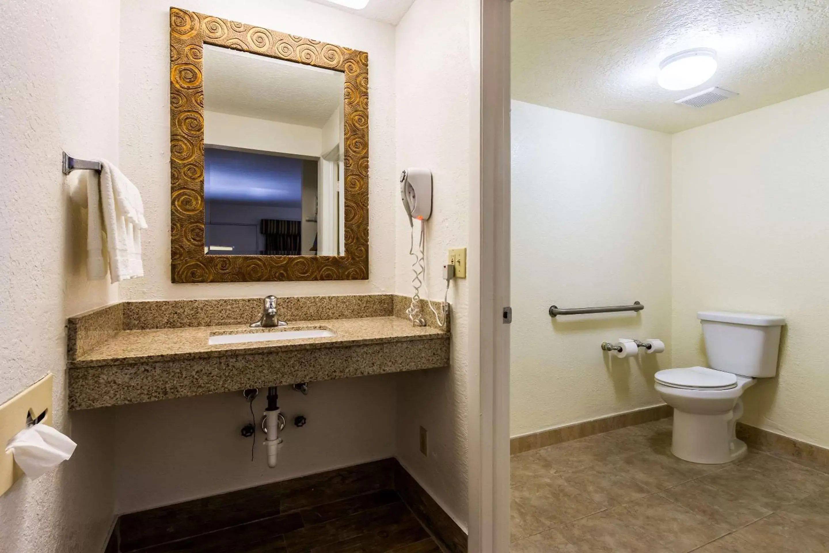 Photo of the whole room, Bathroom in Quality Inn Florida City - Gateway to the Keys
