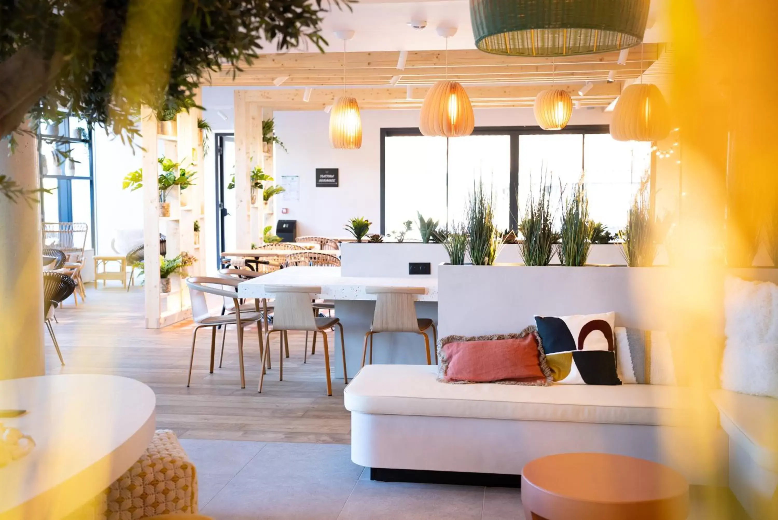 Seating area, Restaurant/Places to Eat in ibis Styles Montauban