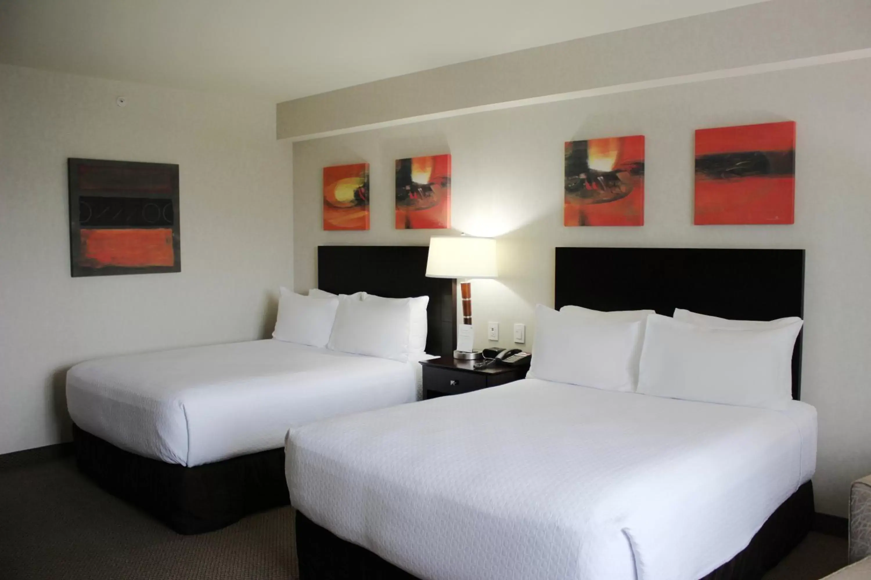 Photo of the whole room, Bed in Crowne Plaza Leon, an IHG Hotel