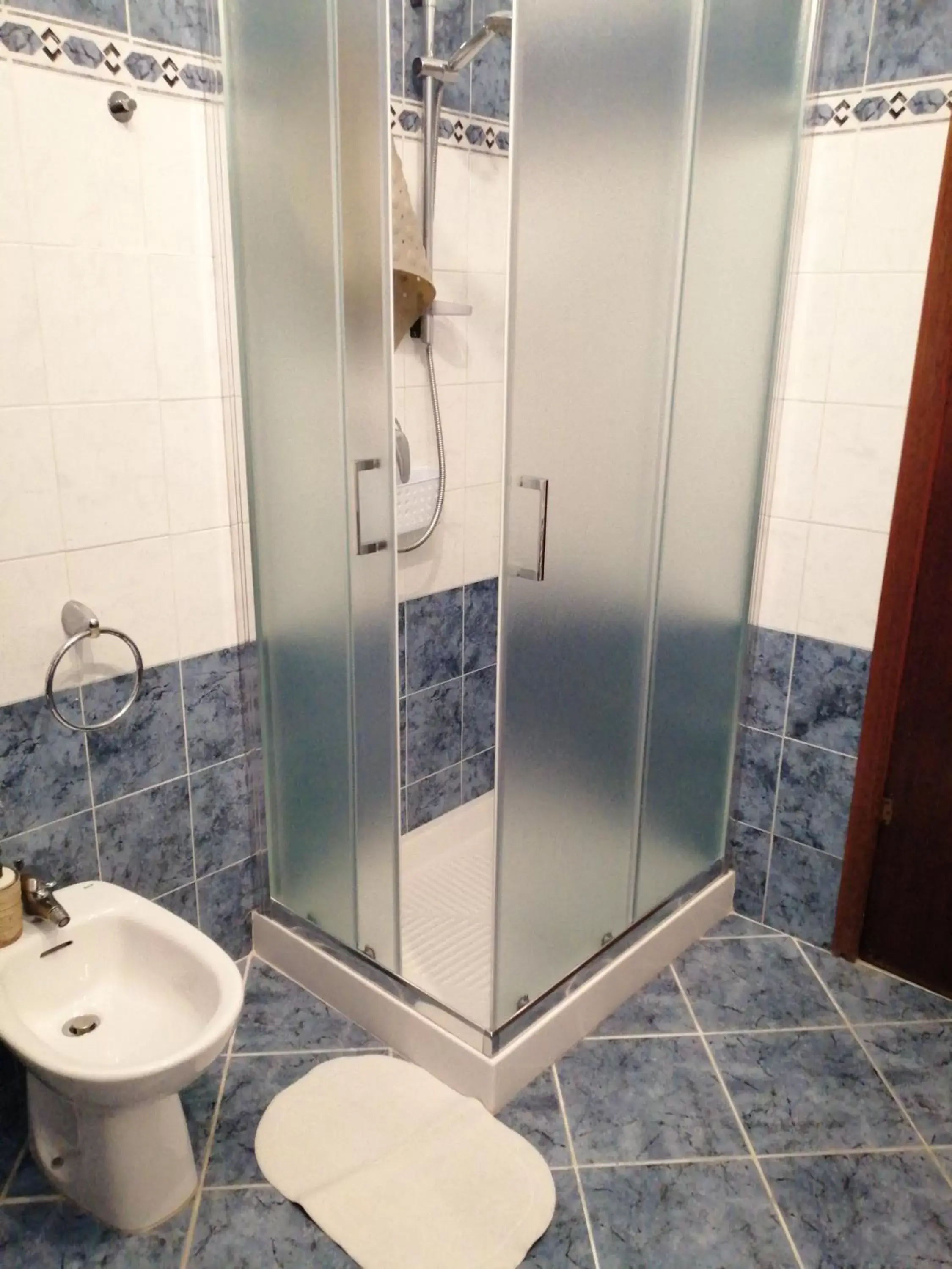 Shower, Bathroom in Villa Oasi