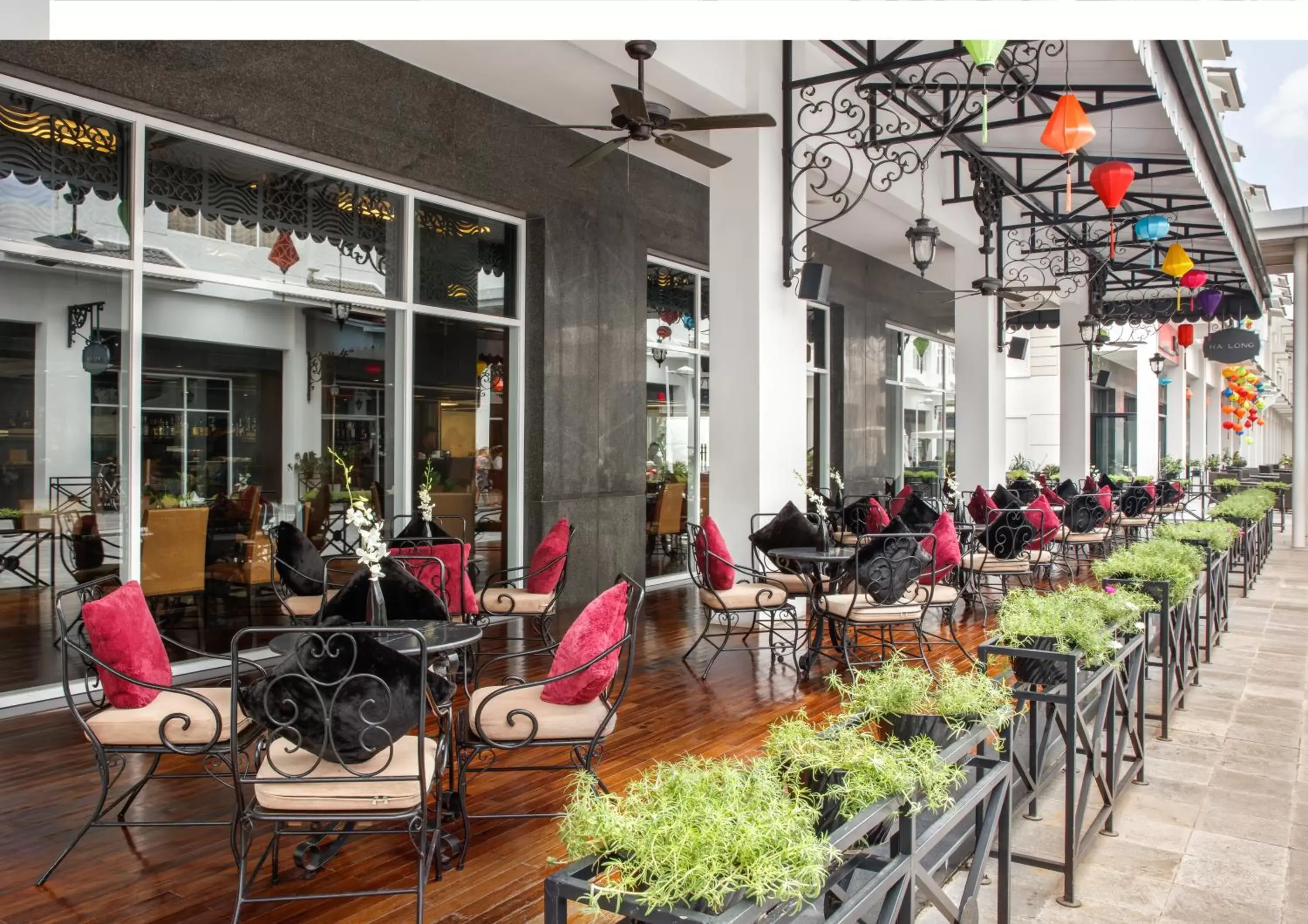 Facade/entrance in Paradise Suites Hotel Facade/entrance in Paradise Suites Hotel