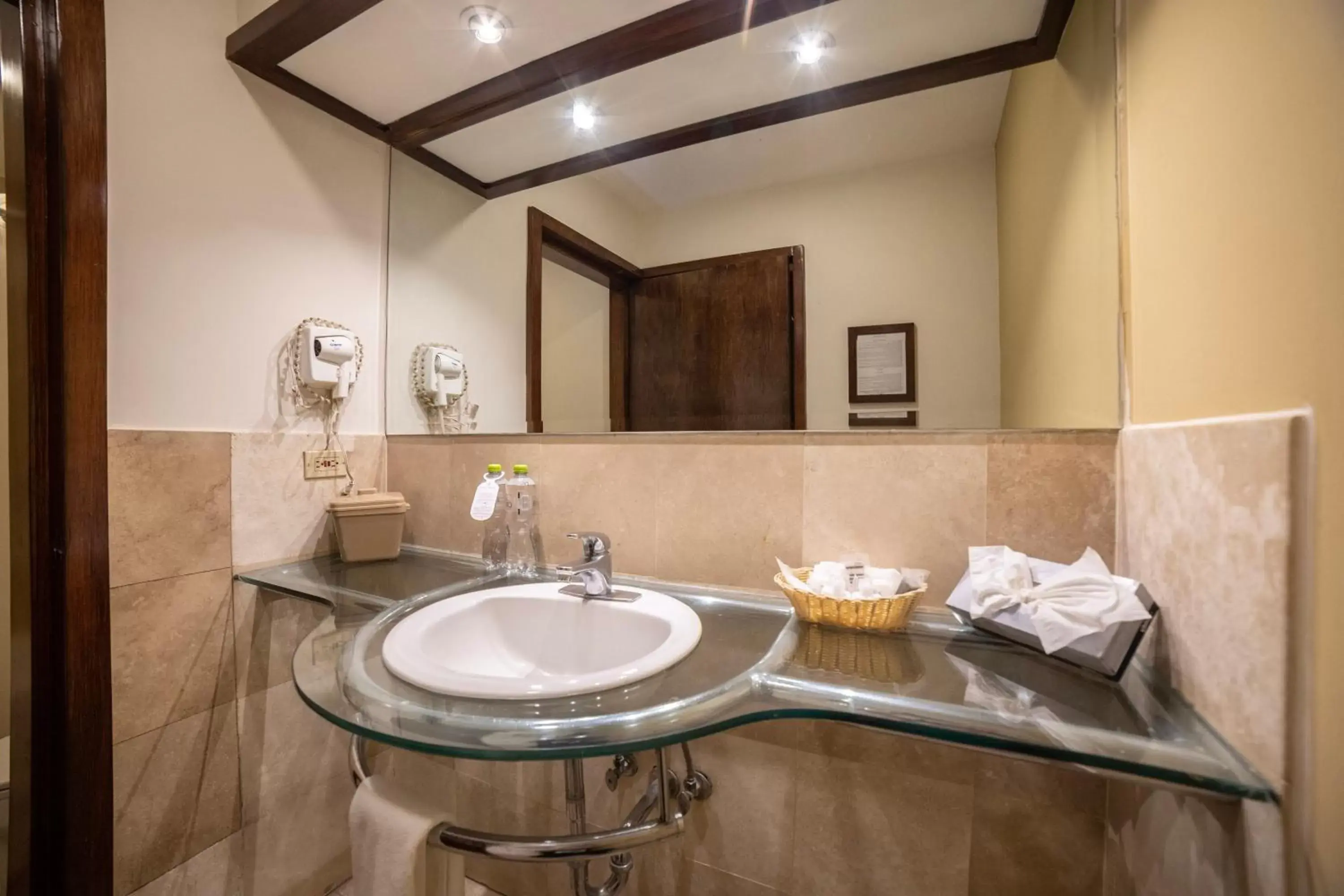 Bathroom in Hotel Colonial Hermosillo