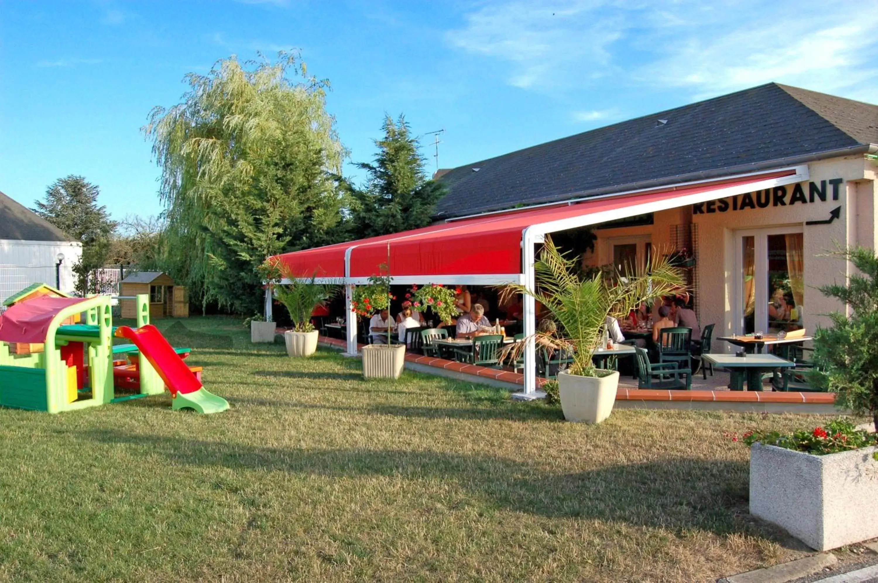 Facade/entrance, Property Building in Fasthotel Orléans Nord Artenay