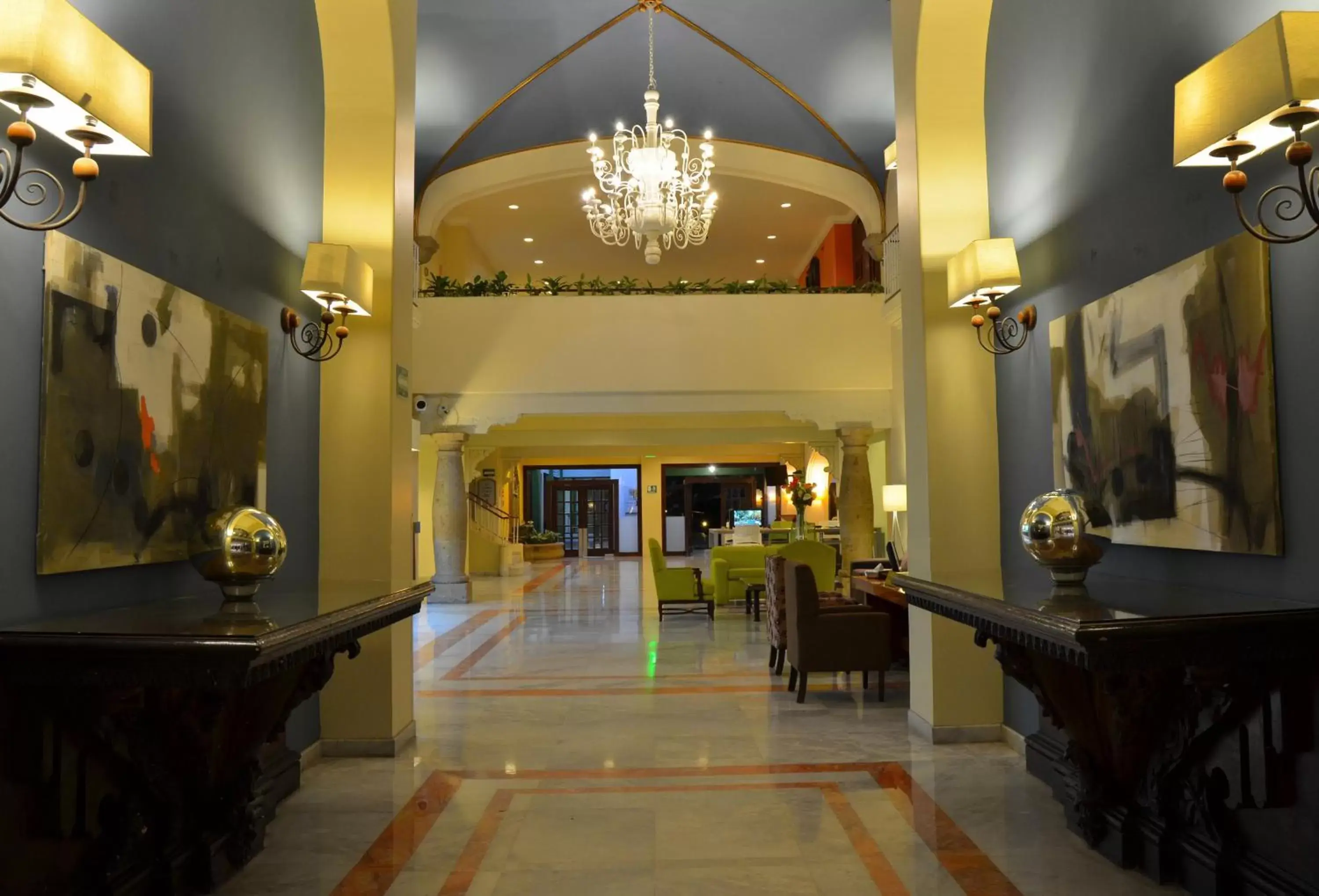 Property building, Lobby/Reception in Holiday Inn Guadalajara Expo Plaza del Sol, an IHG Hotel