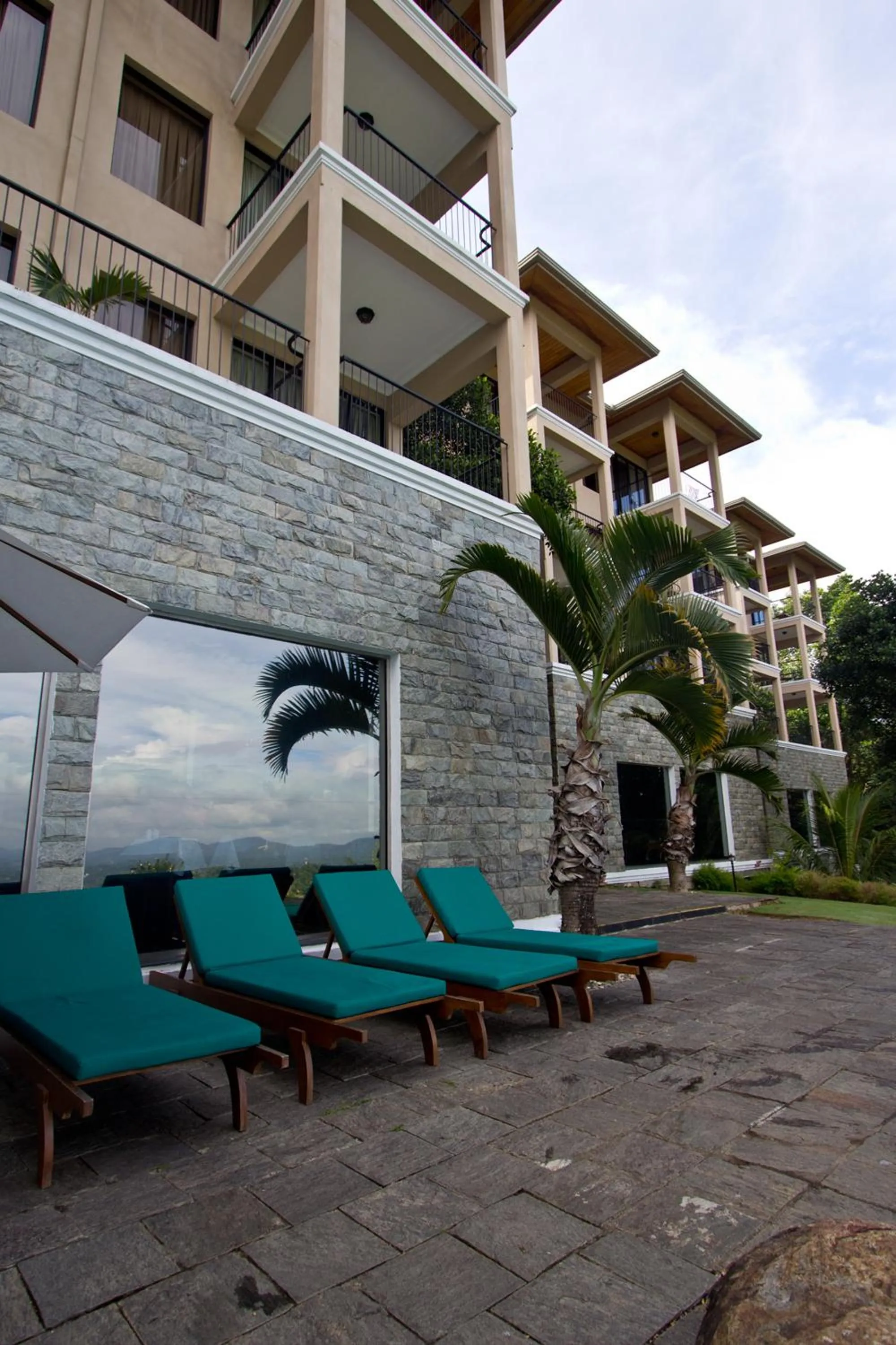 Day in Randholee Resort & Spa