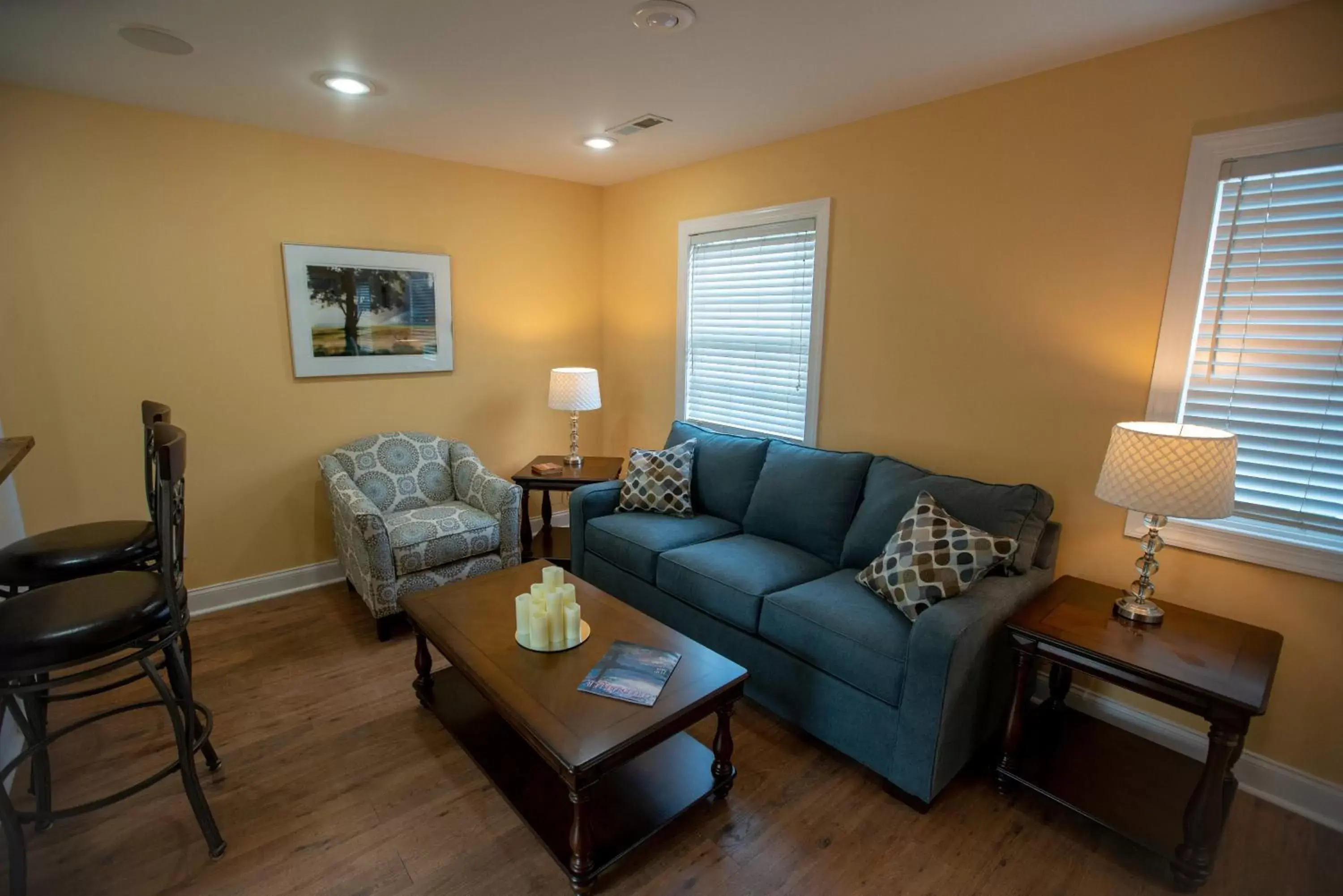 Seating Area in Howard's Creek Inn