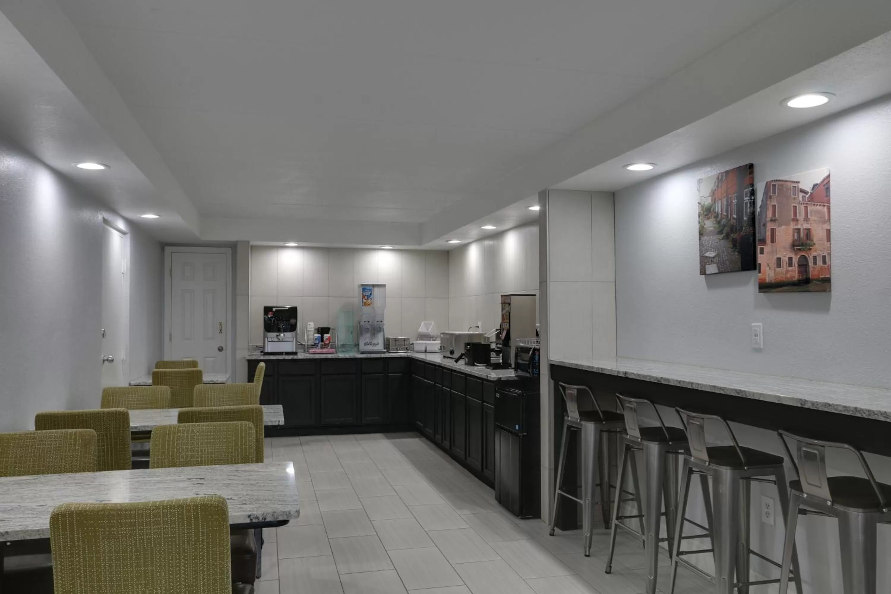 Restaurant/places to eat in Baymont by Wyndham Ridgeland I-95