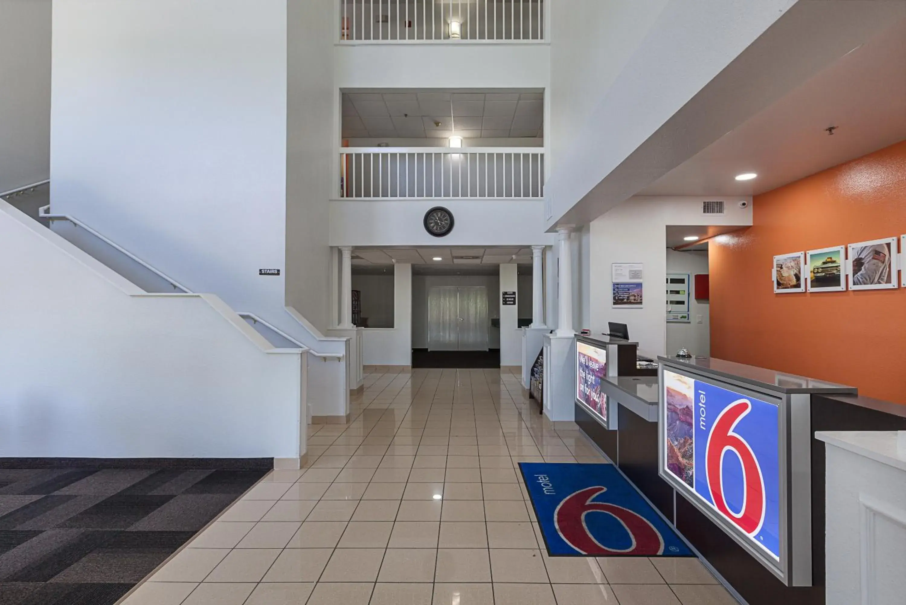 Lobby or reception, Lobby/Reception in Motel 6-Bedford, TX - Fort Worth