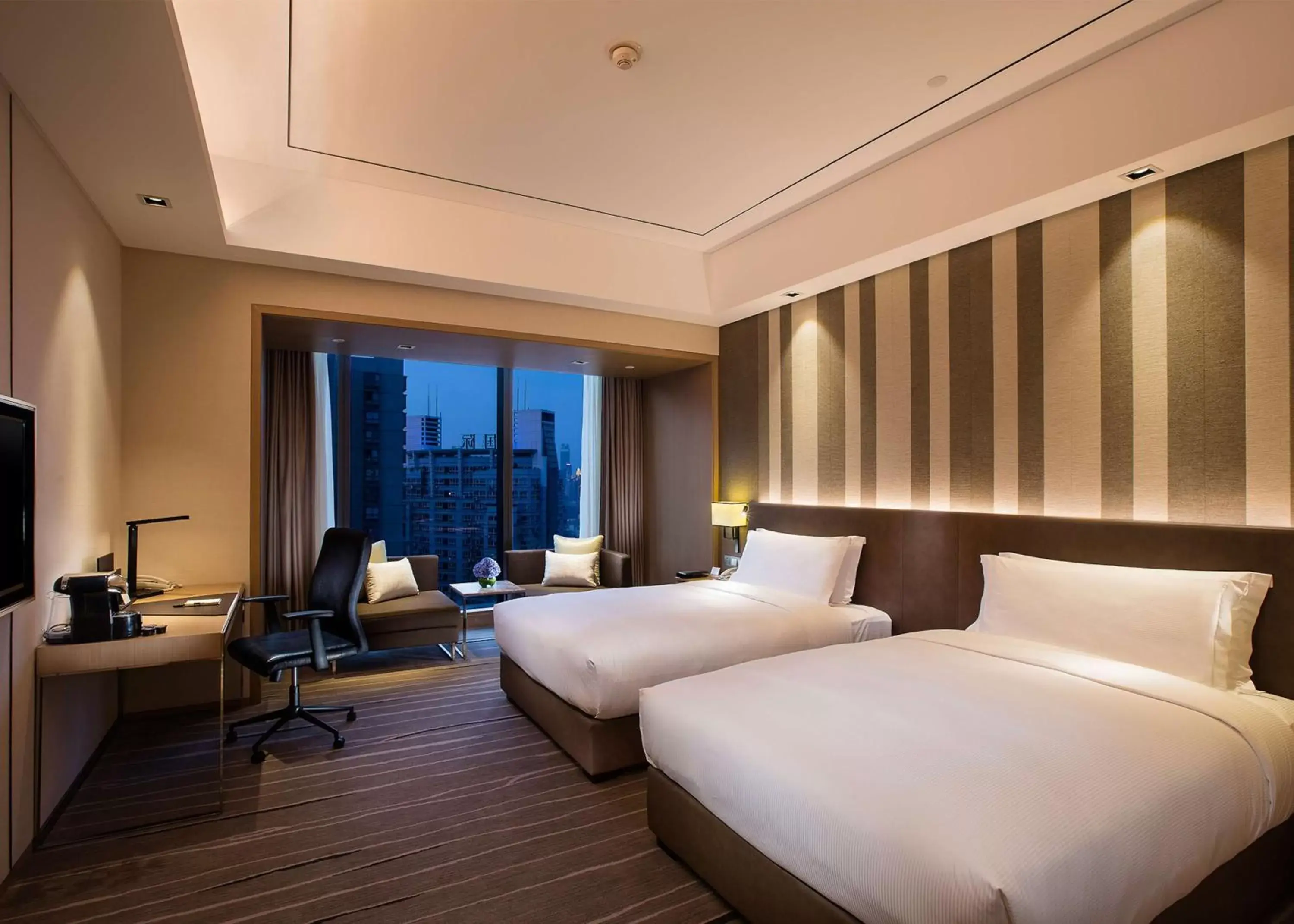 Bedroom, Bed in DoubleTree by Hilton Chongqing - Nan'an Bedroom, Bed in DoubleTree by Hilton Chongqing - Nan'an