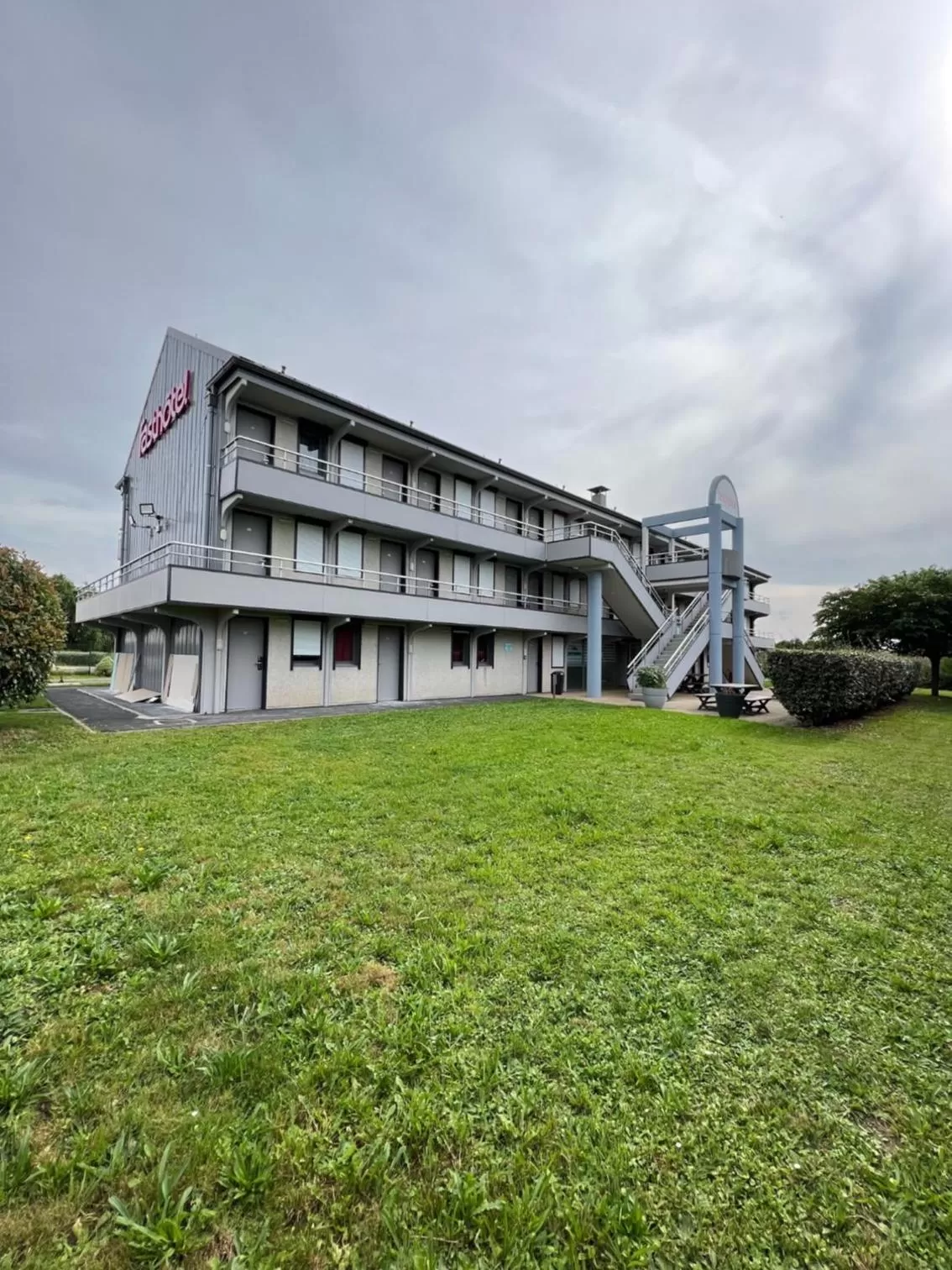 Garden in Fasthotel Roissy - Saint-Witz
