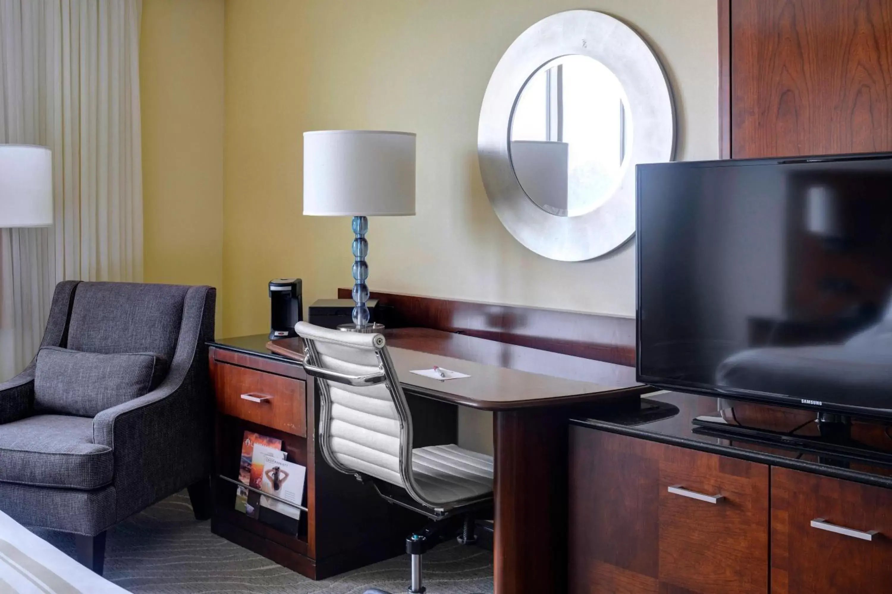 Photo of the whole room, TV/Entertainment Center in Newport News Marriott at City Center