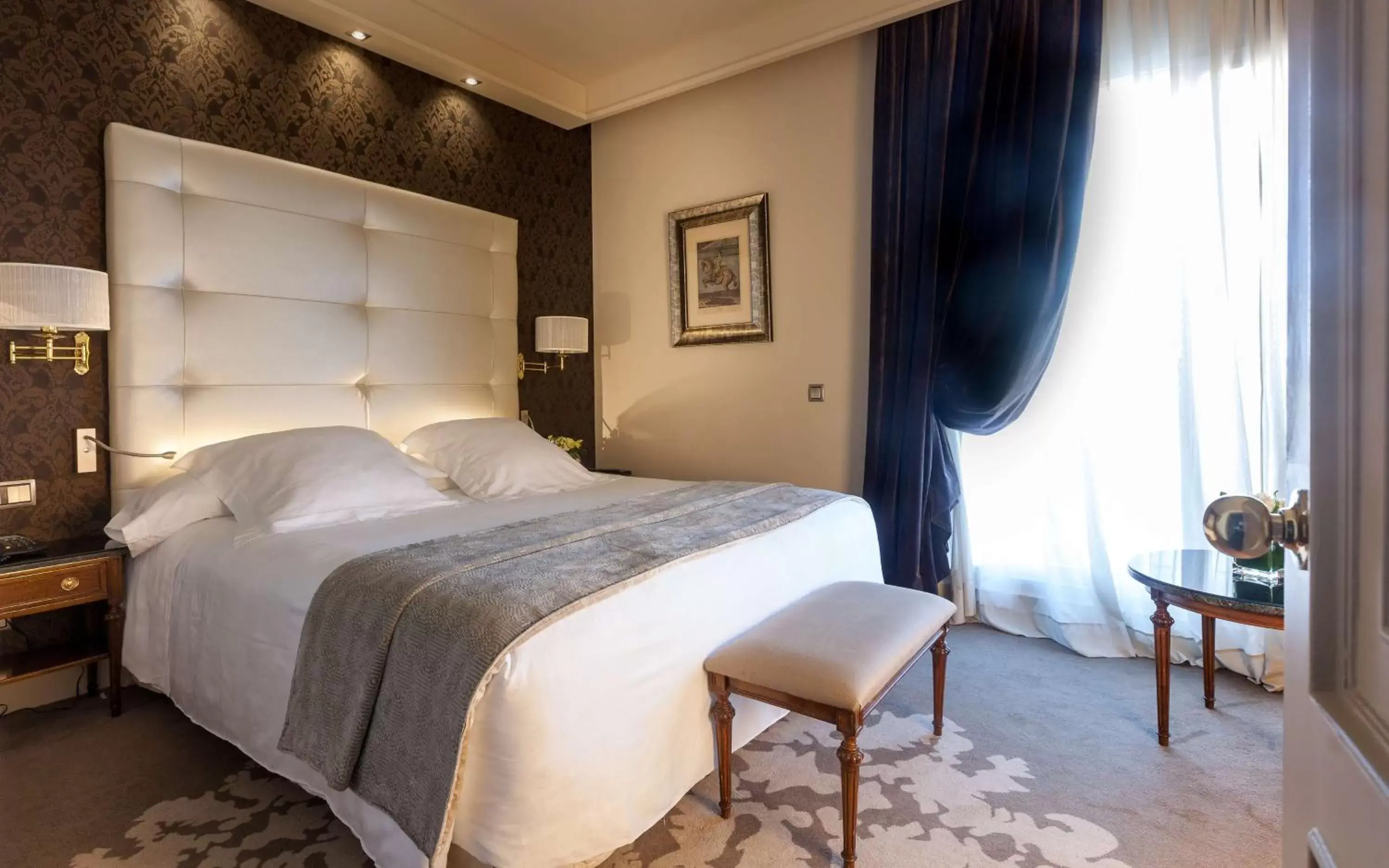 Photo of the whole room, Bed in Wellington Hotel & Spa Madrid