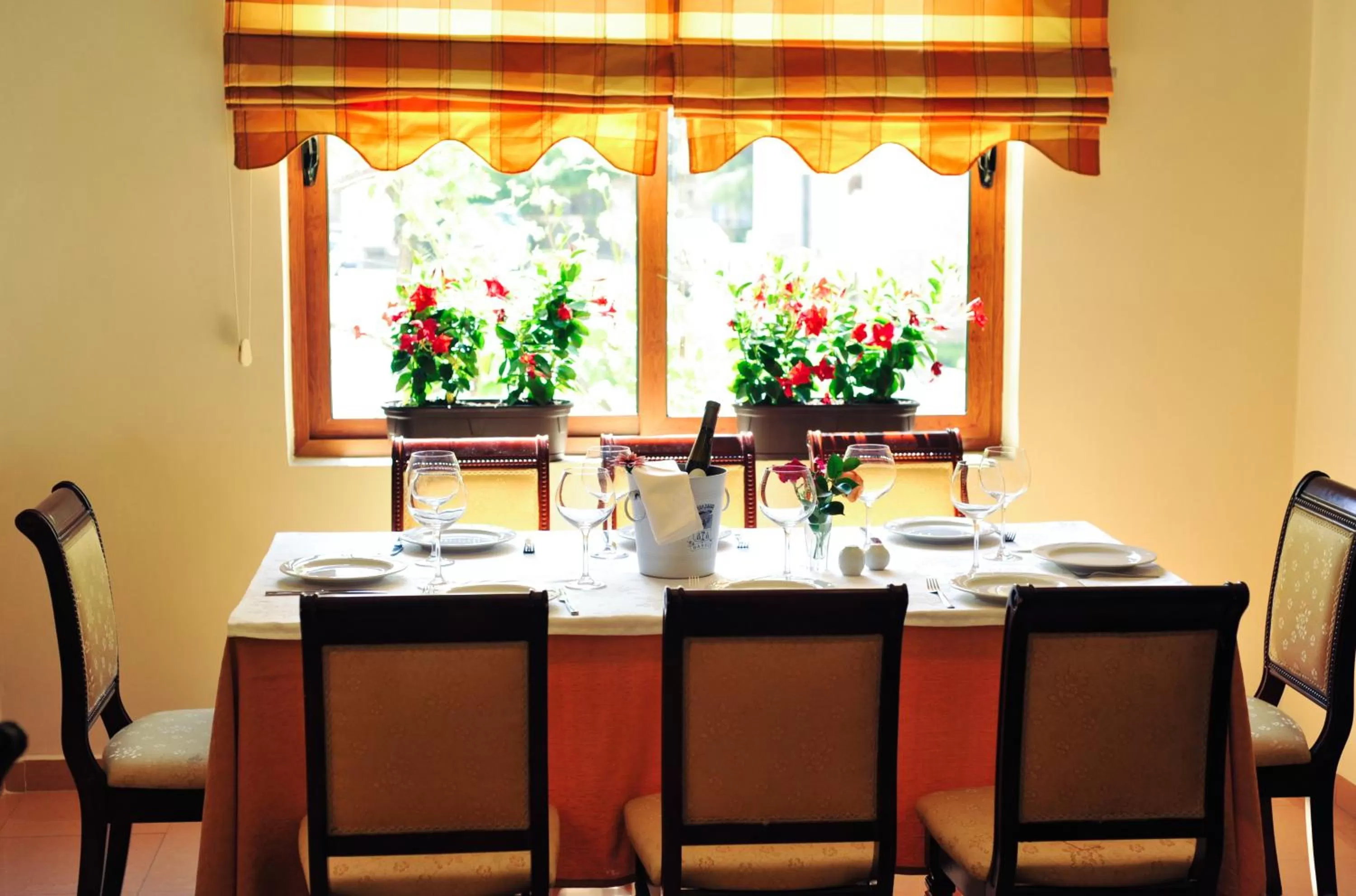 Restaurant/places to eat in Hotel Vila e Arte City Center