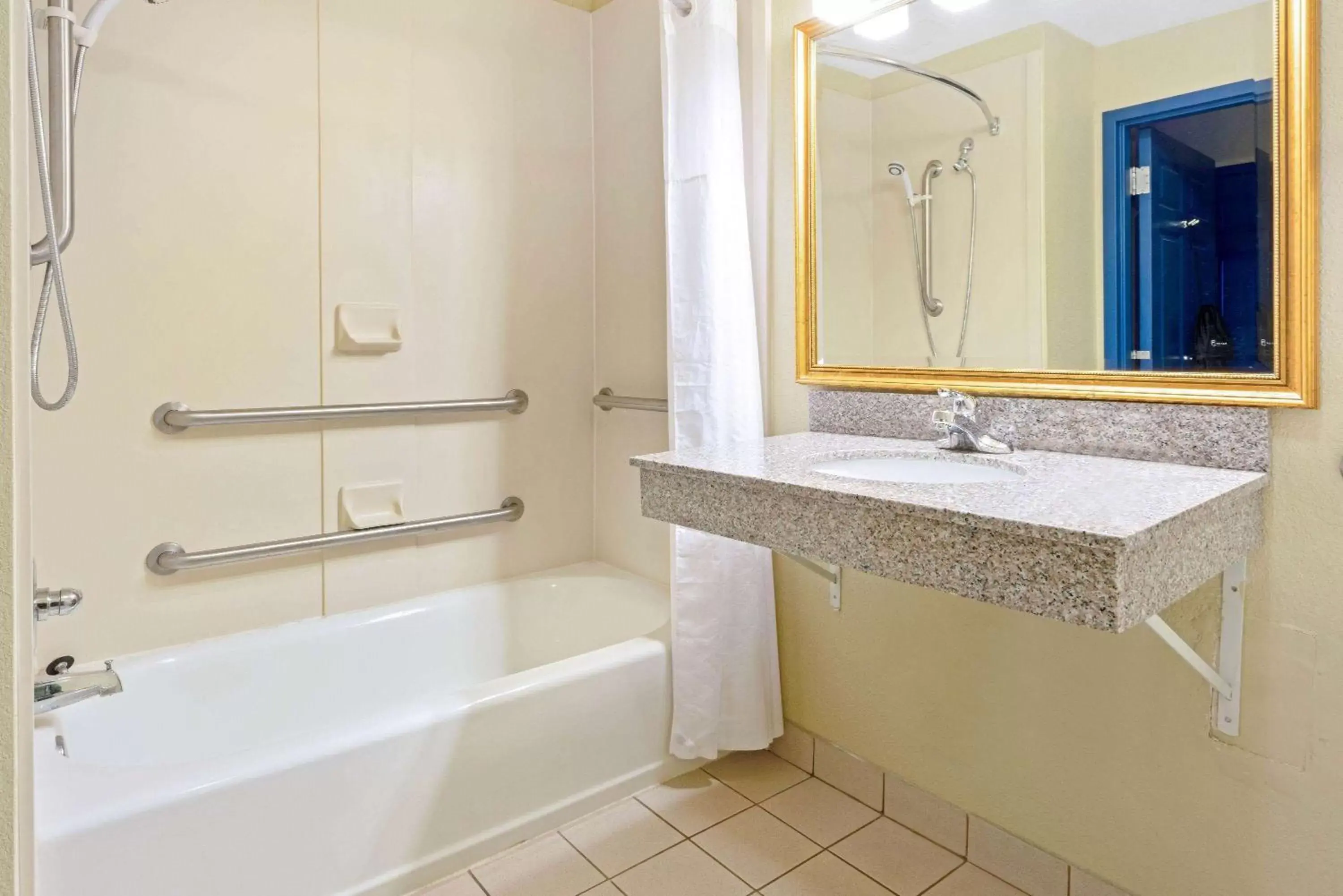 Bathroom in La Quinta by Wyndham Shawnee