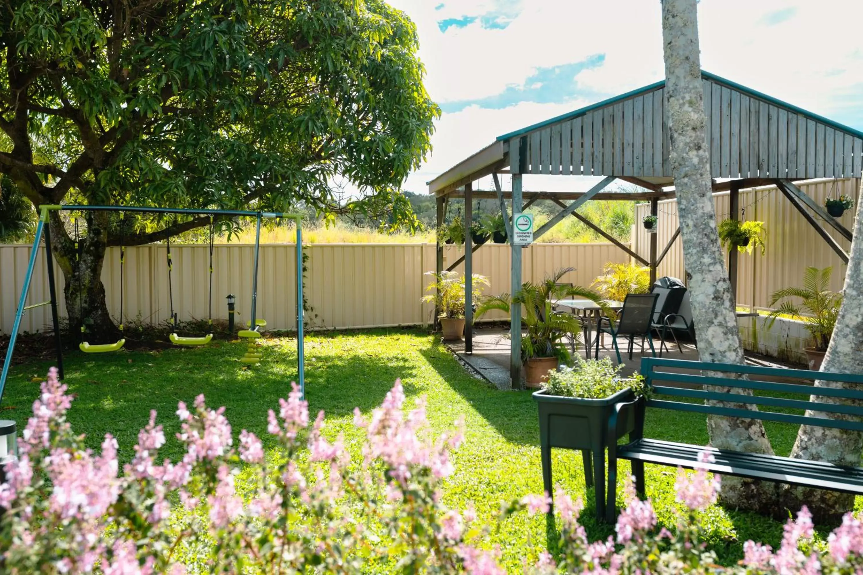 Garden in Kennedy Drive Airport Motel