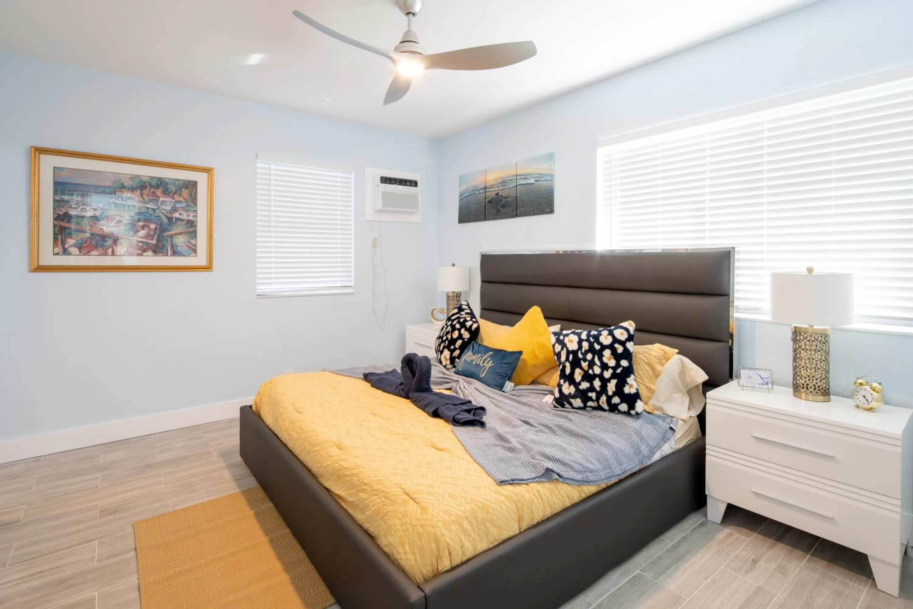 Bedroom, Bed in The Surf Hollywood Beach