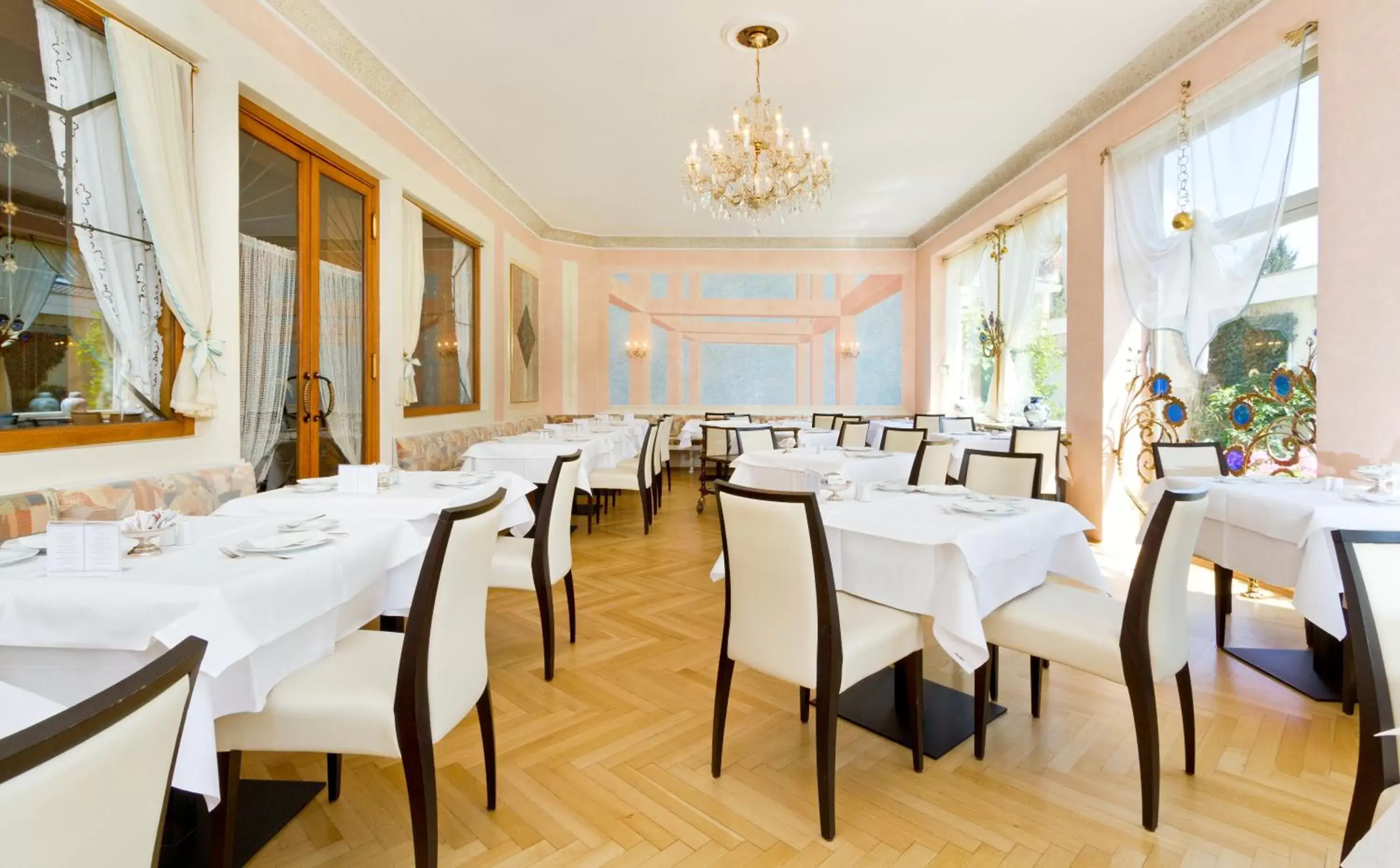 Restaurant/Places to Eat in Wittelsbacher Hof Swiss Quality Hotel