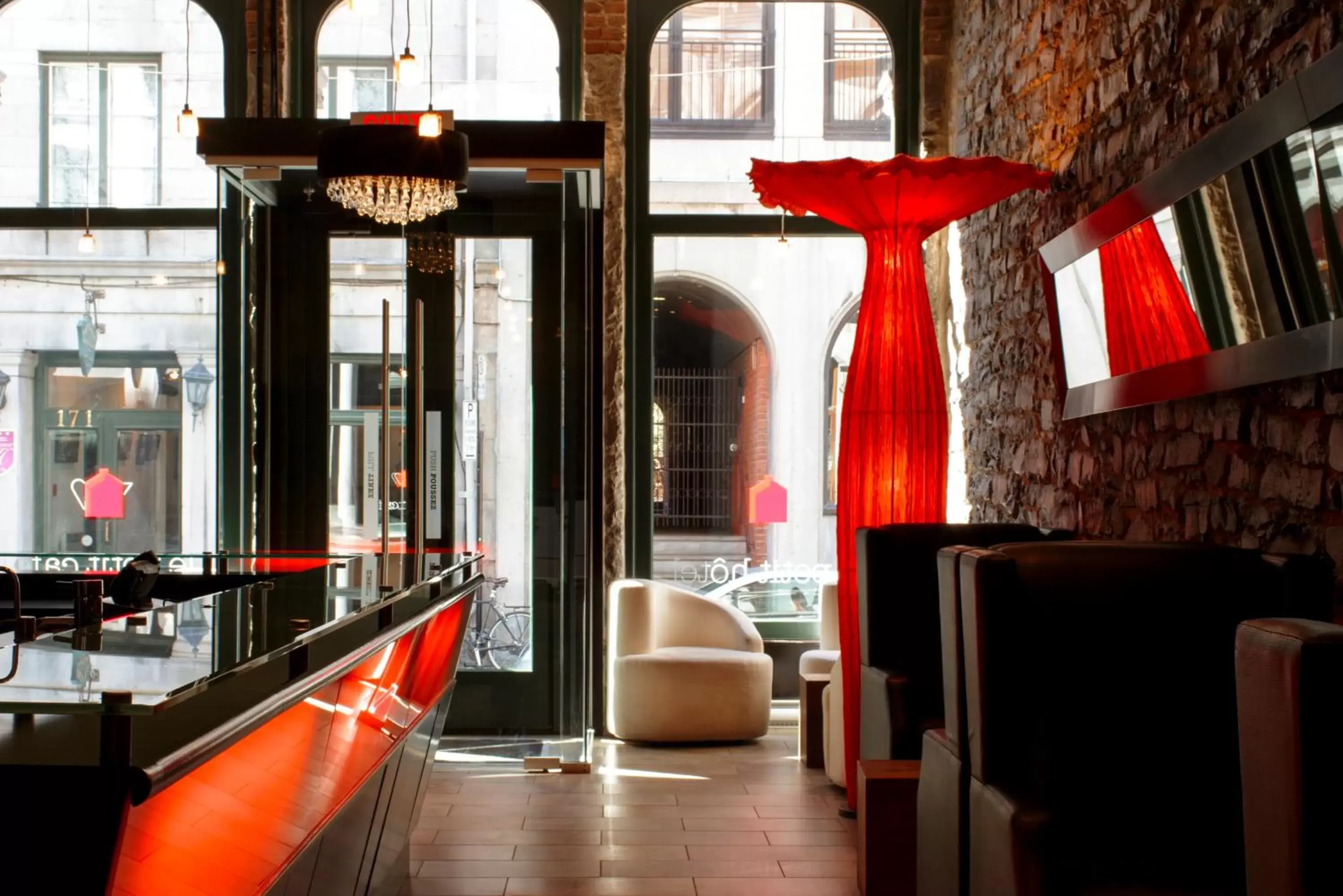 Lounge or bar, Restaurant/Places to Eat in Le Petit Hotel St Paul by Gray Collection