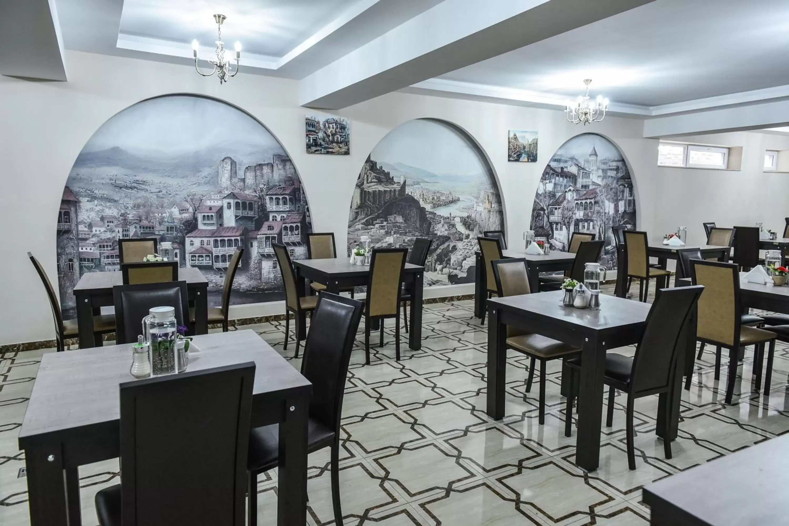 Restaurant/Places to Eat in MariaLuis Hotel
