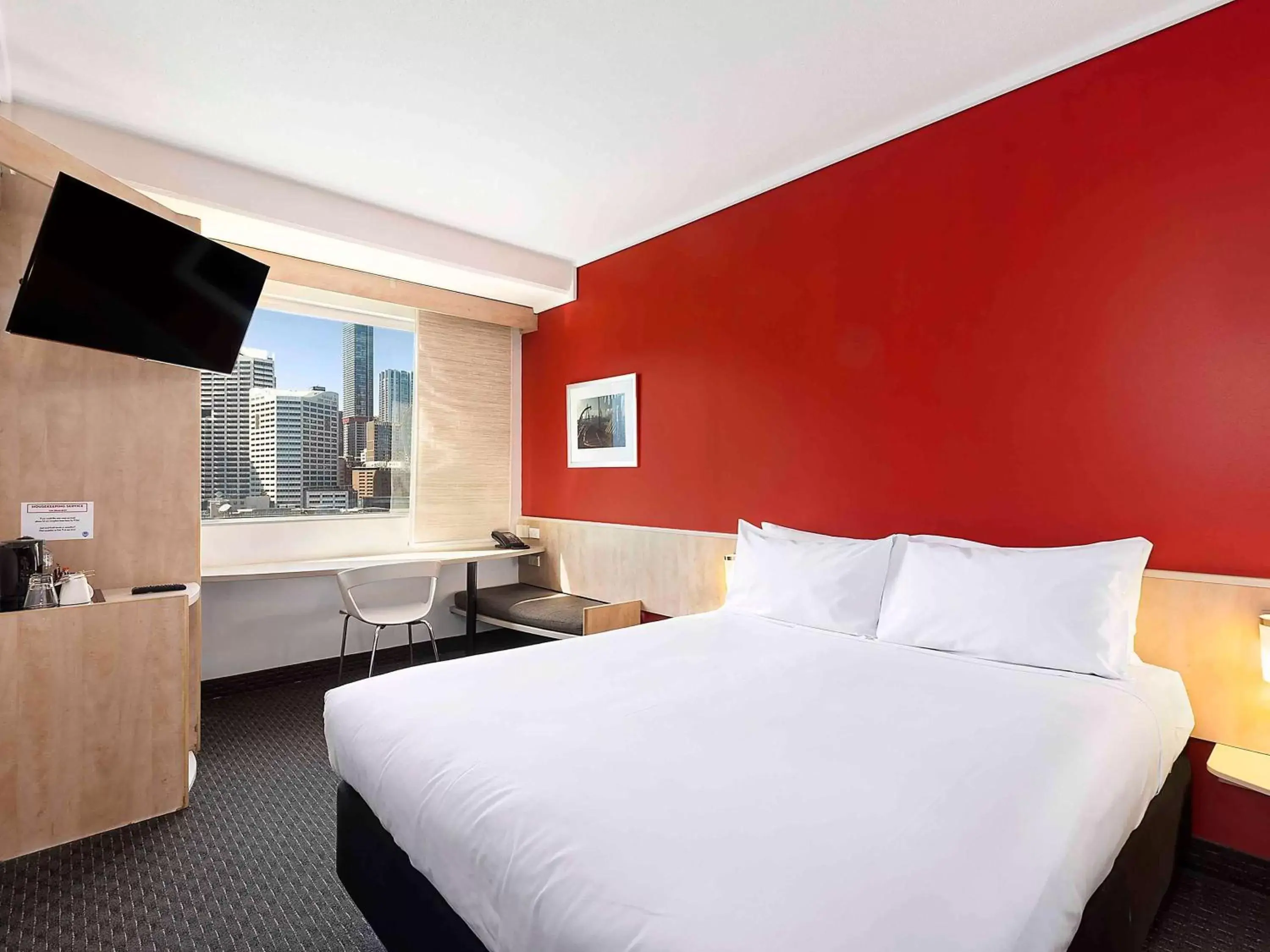 Bedroom, Bed in ibis Sydney Darling Harbour