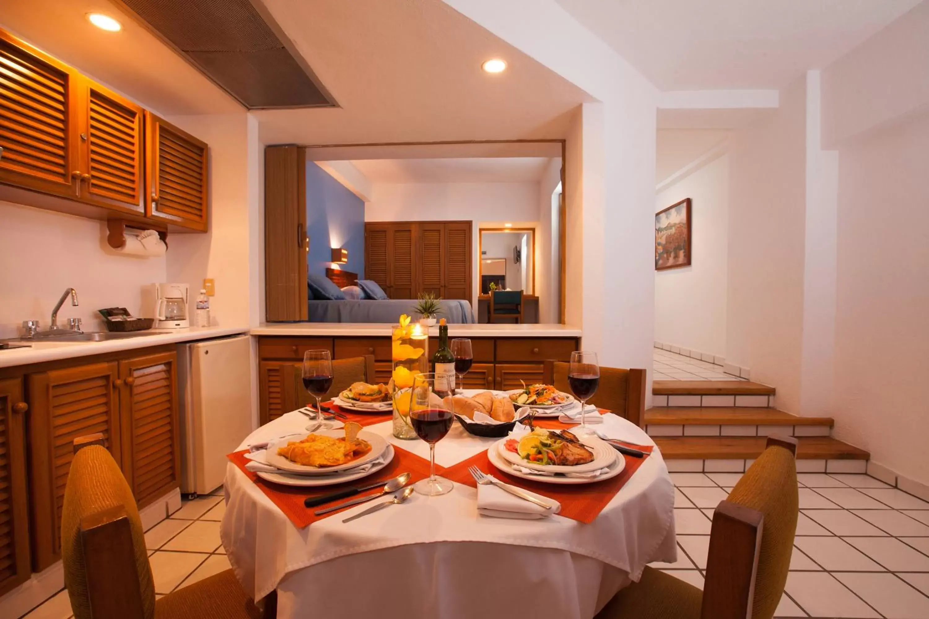 Kitchen or kitchenette, Restaurant/Places to Eat in Costa de Oro Beach Hotel