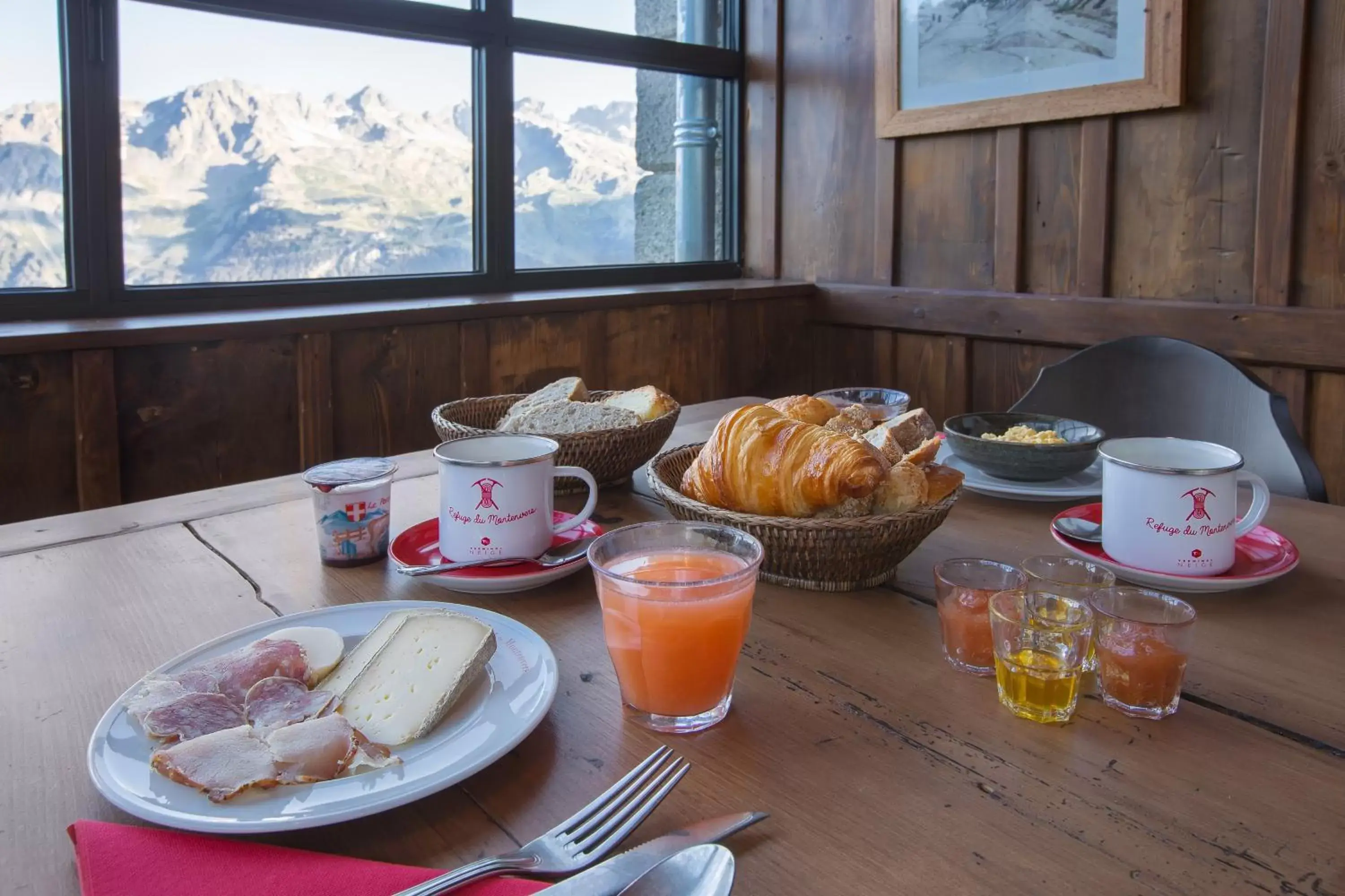 Continental breakfast in Refuge du Montenvers