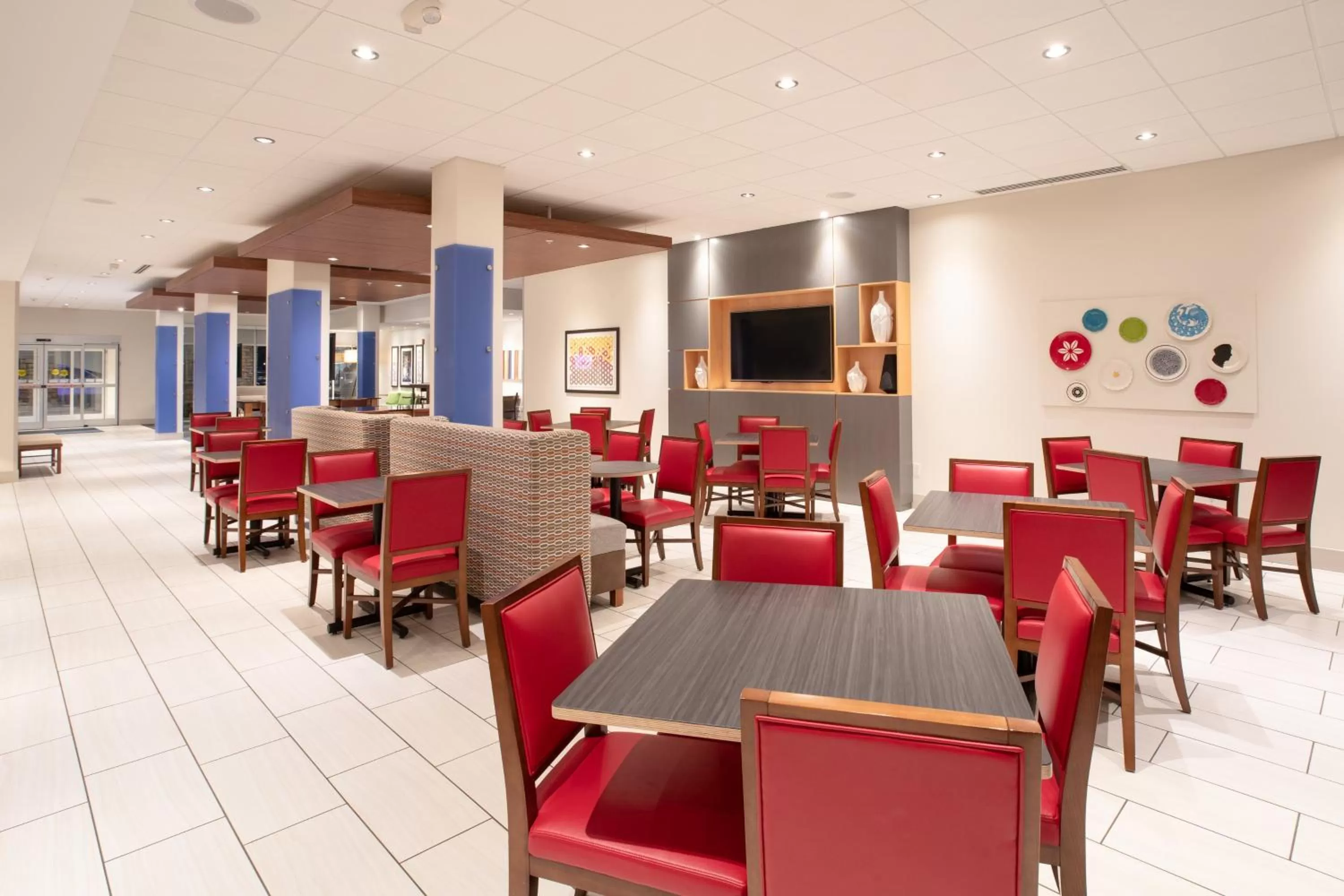 Breakfast in Holiday Inn Express & Suites - Sterling by IHG