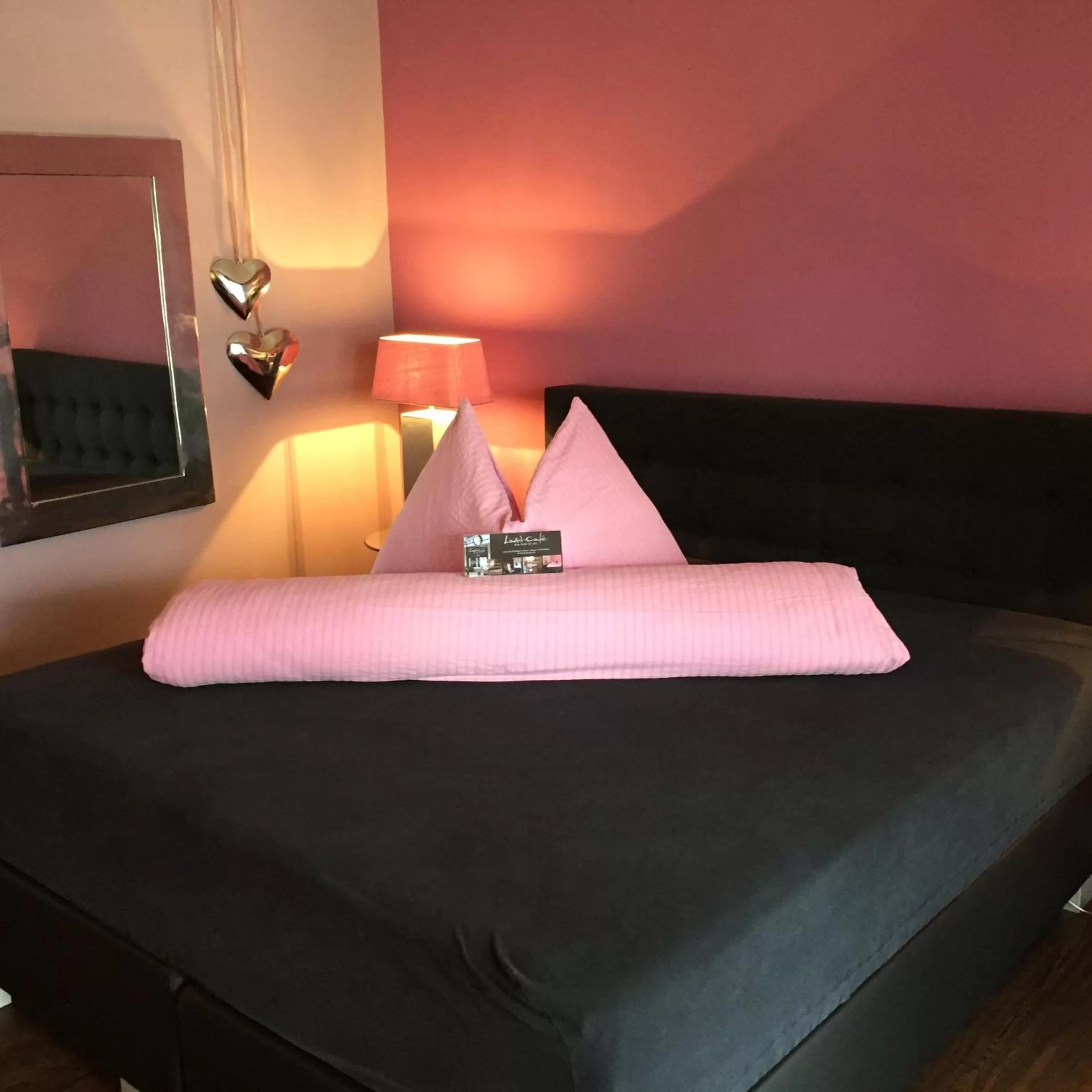 Bed in Landcafe mit Mini Hotel