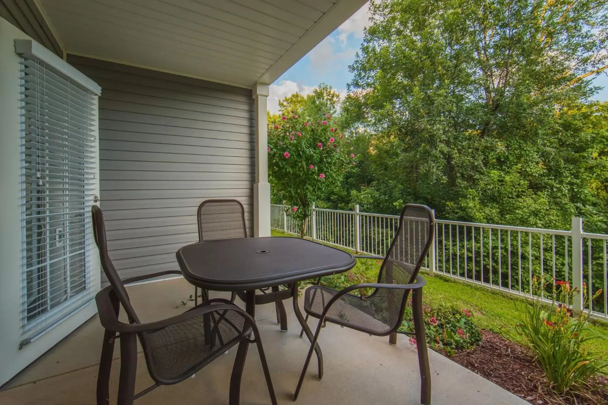 Photo of the whole room, Balcony/Terrace in Holiday Inn Club Vacations Holiday Hills Resort at Branson an IHG Hotel