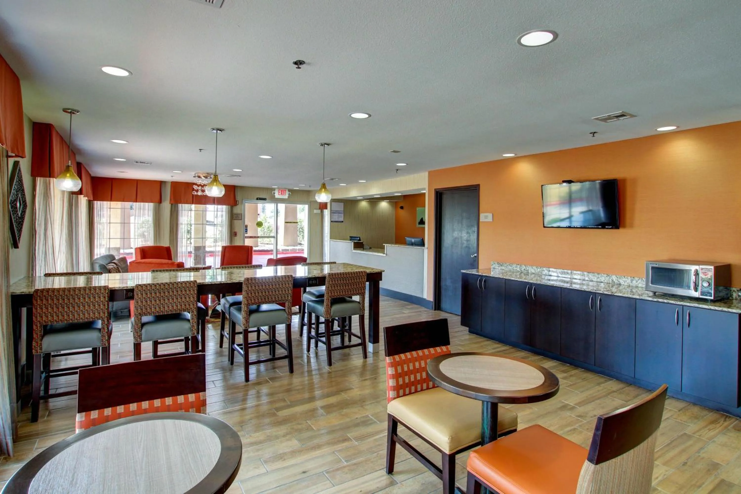 Restaurant/places to eat in Motel 6-Arlington, TX