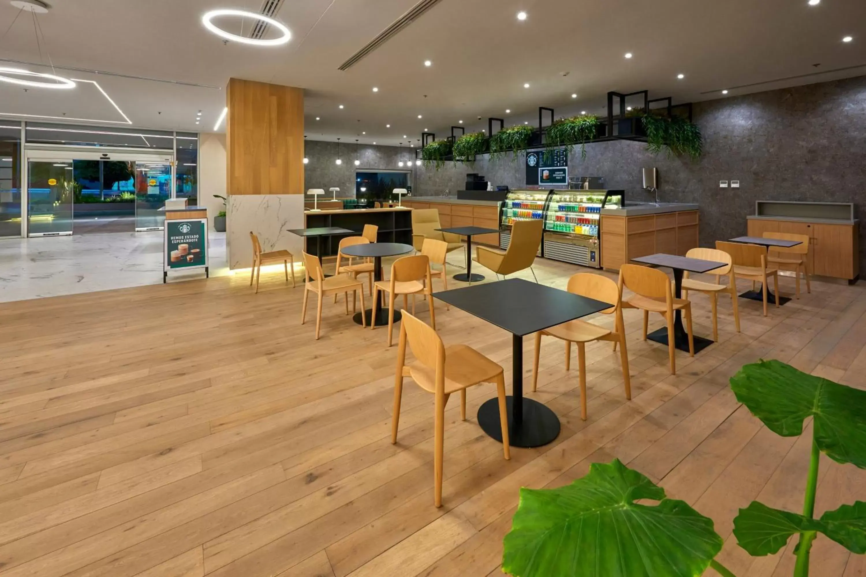 Restaurant/Places to Eat in City Express Plus by Marriott Guadalajara Providencia