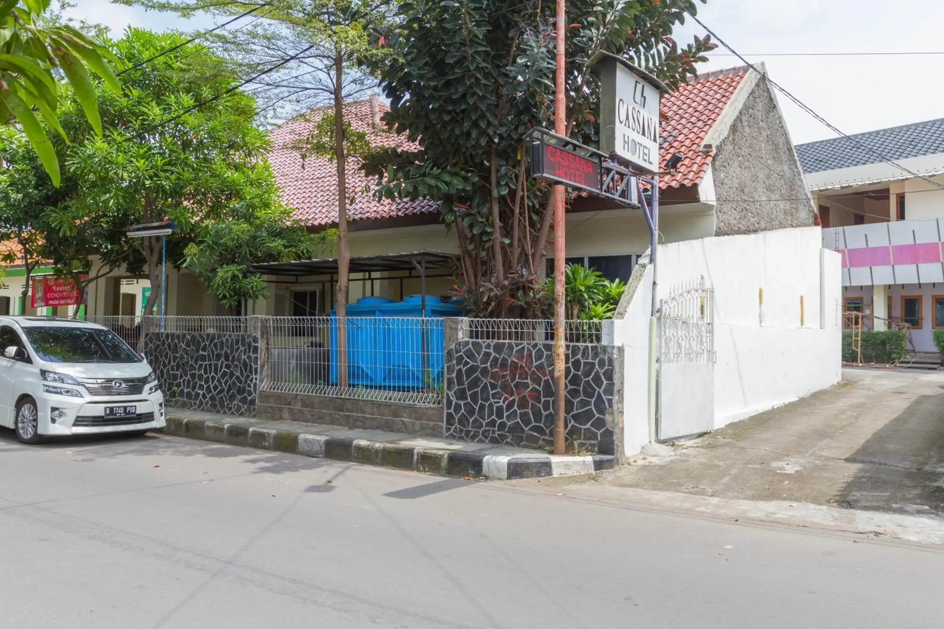 Street view, Property Building in RedDoorz near Pasar Pagi Cirebon 2