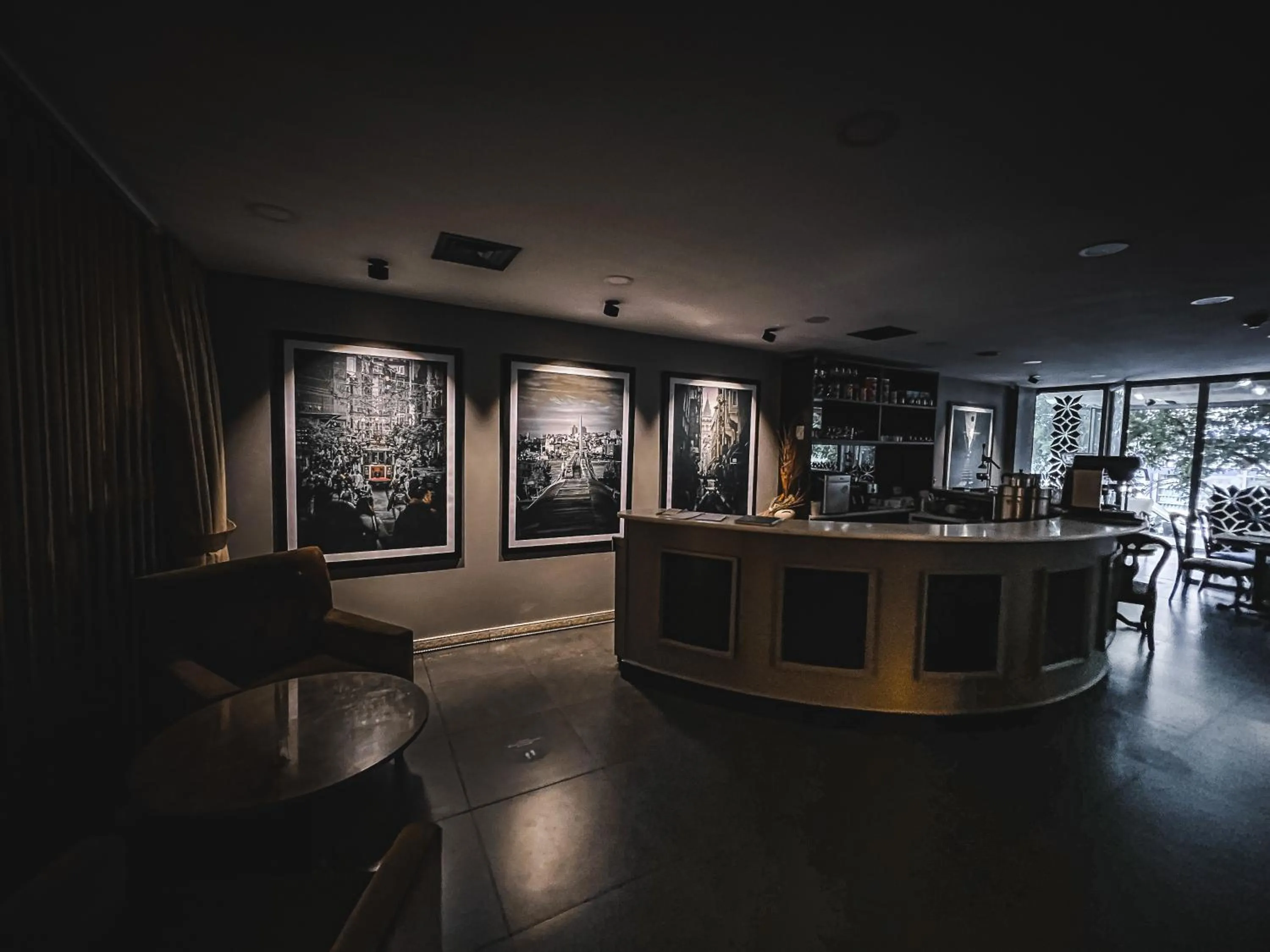 Lounge or bar in All Seasons Hotel