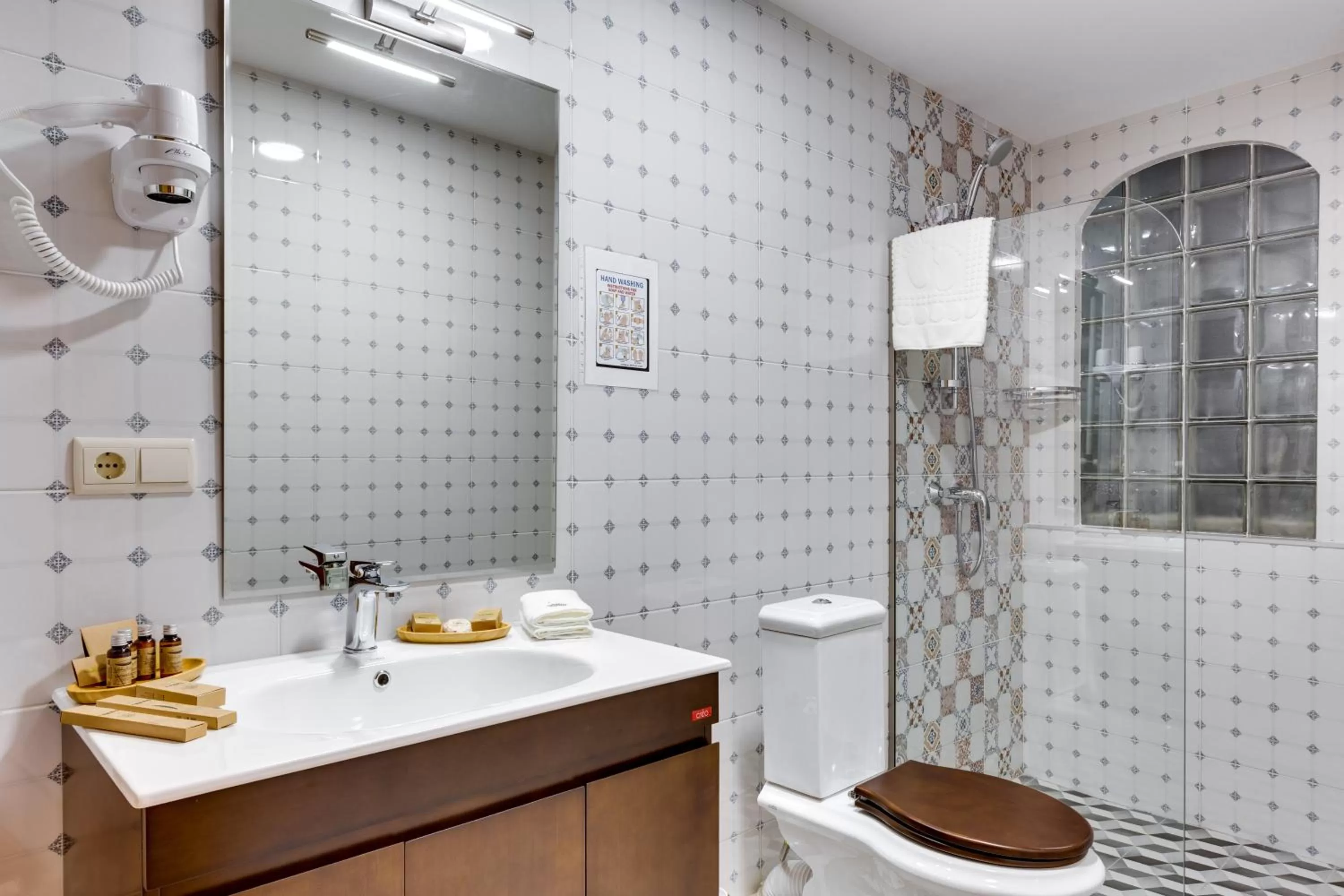 Shower in Mukhrantubani Boutique Hotel