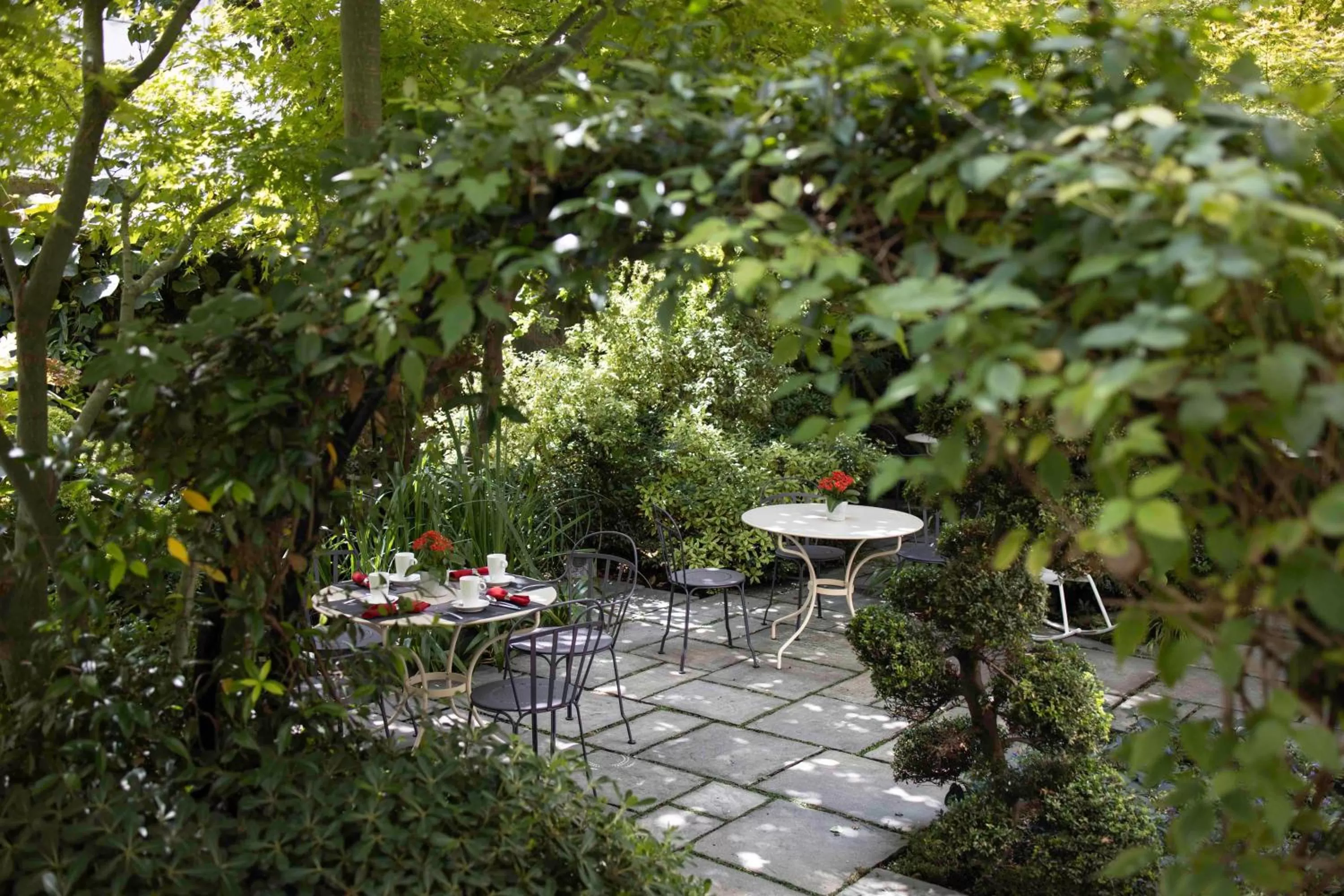 Garden in Hôtel Regent's Garden - Astotel