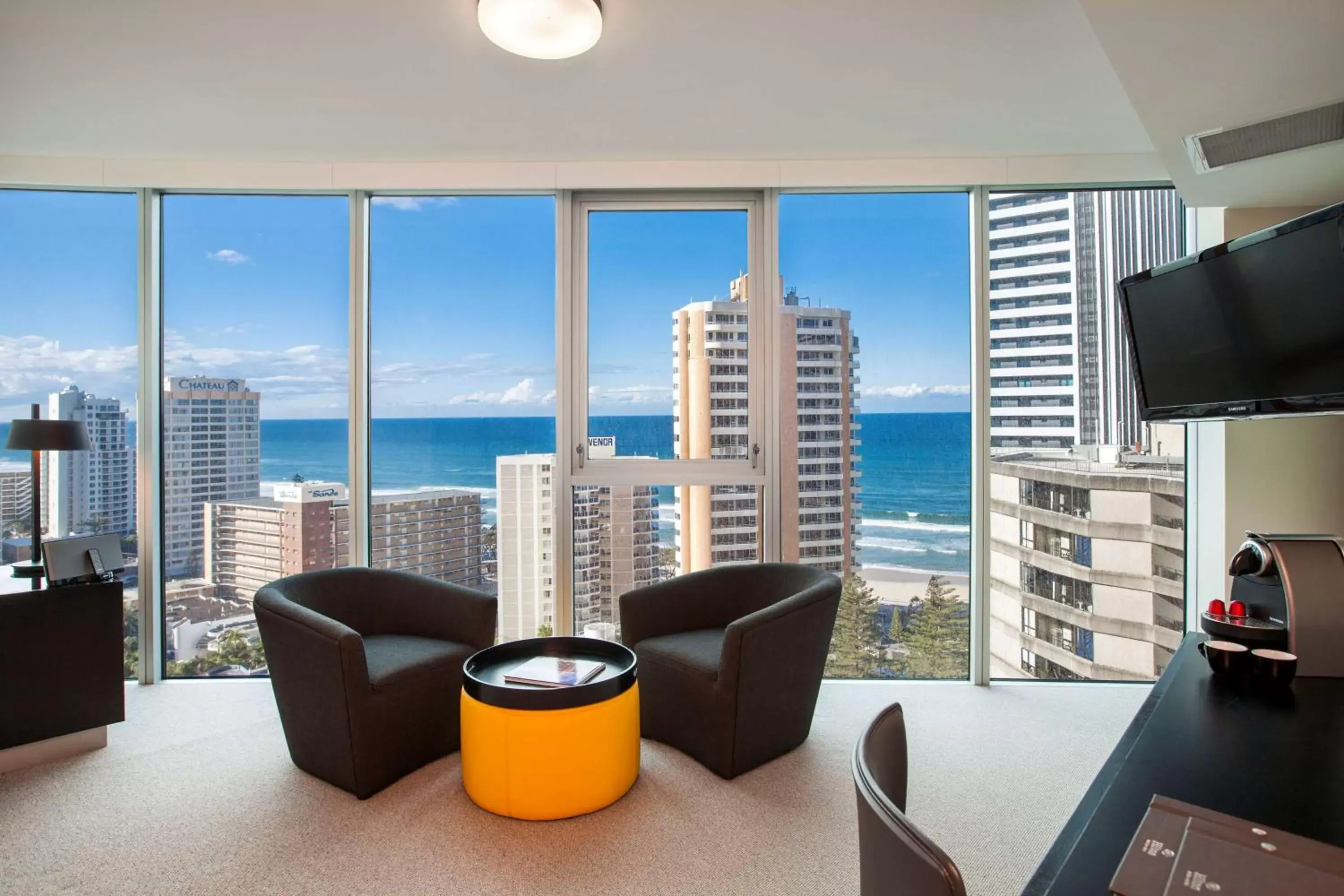 Living room in Hilton Surfers Paradise Hotel & Residences