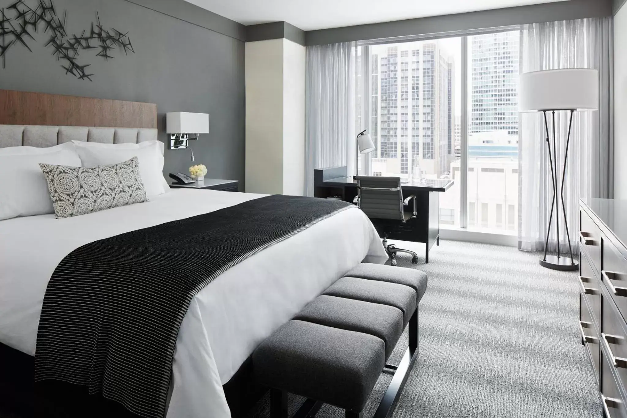 Photo of the whole room, Bed in Loews Chicago Hotel